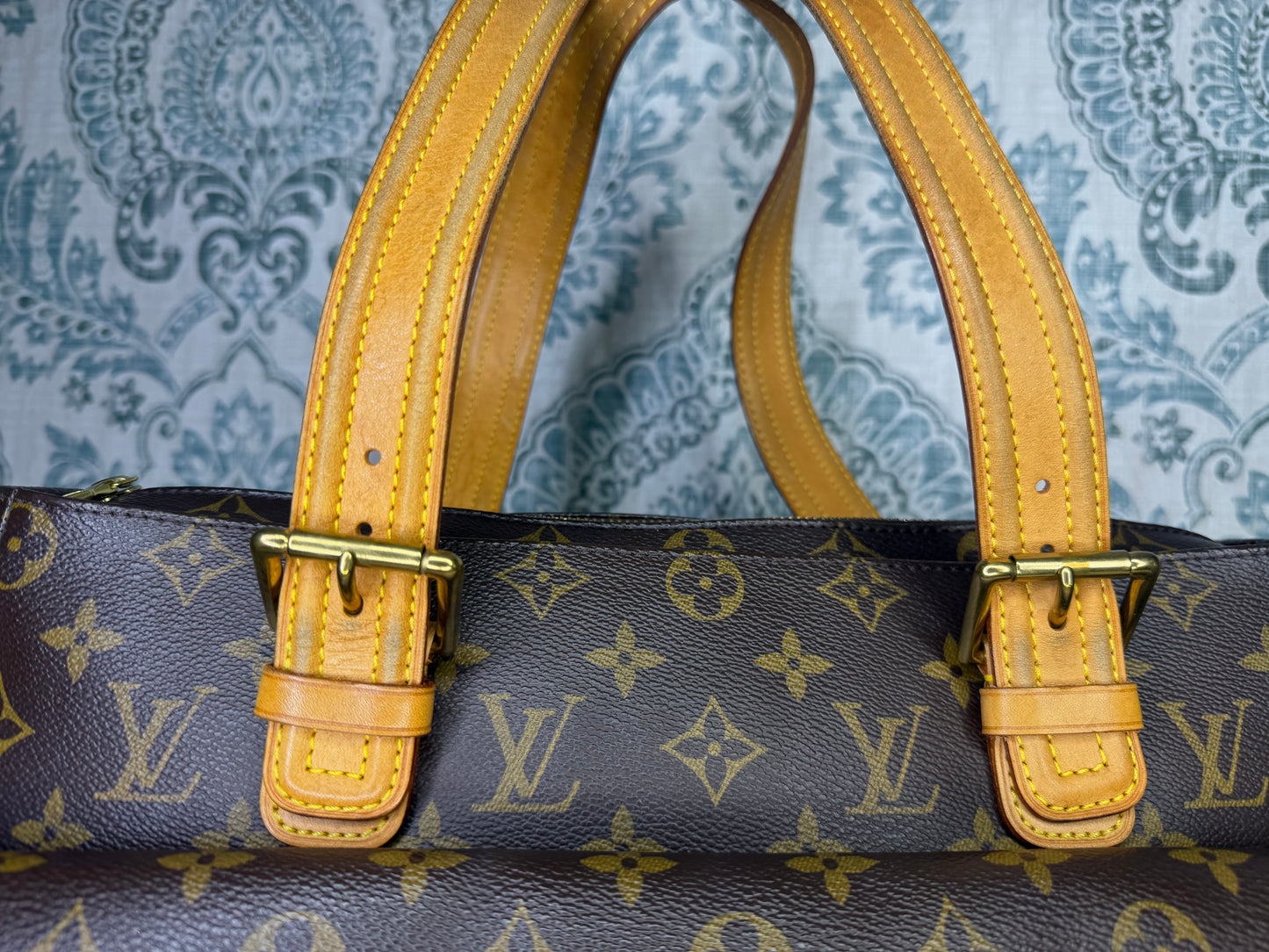 Louis Vuitton Multipli-Cite Shoulder Bag