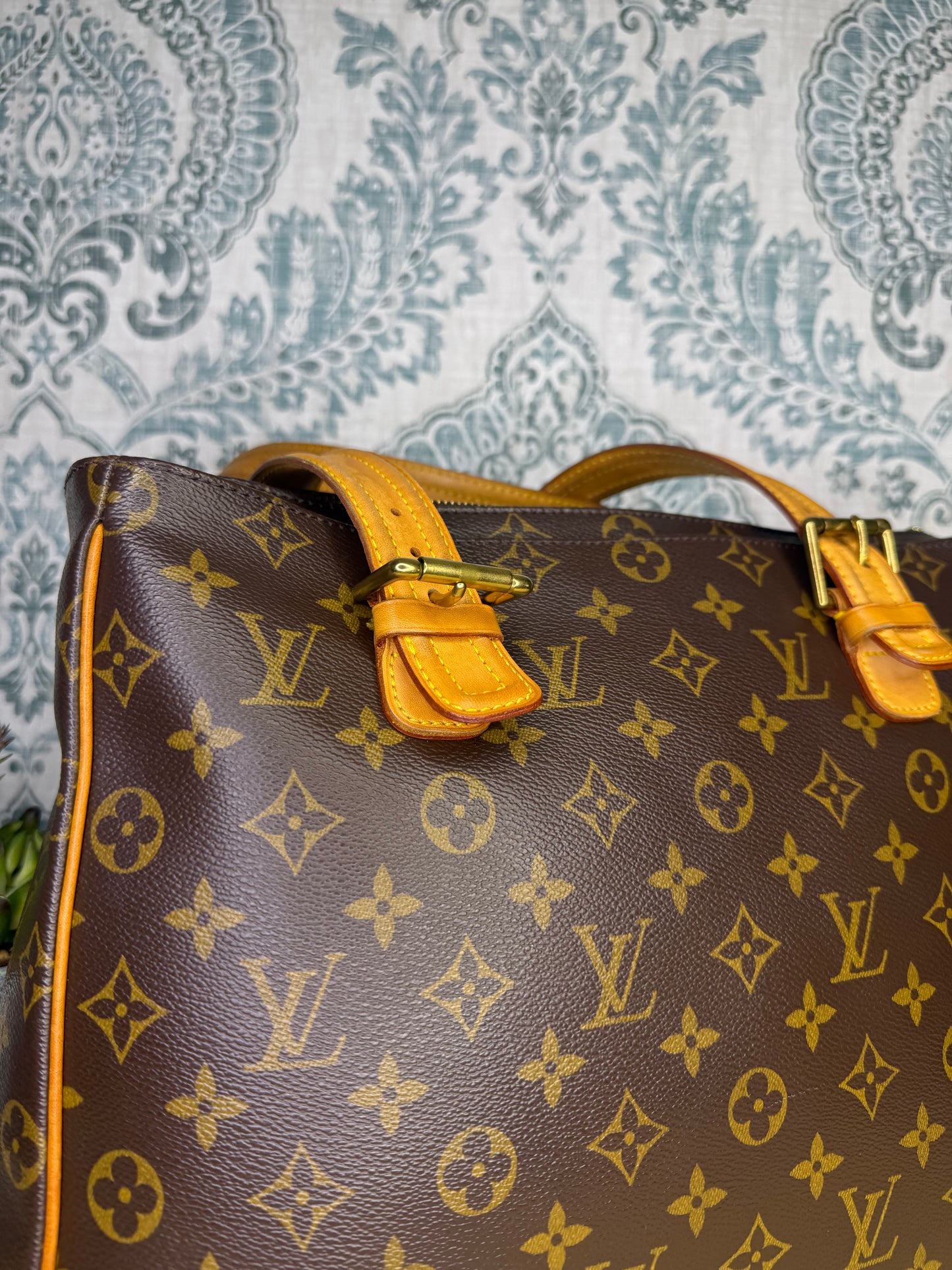 Louis Vuitton Multipli-Cite Shoulder Bag
