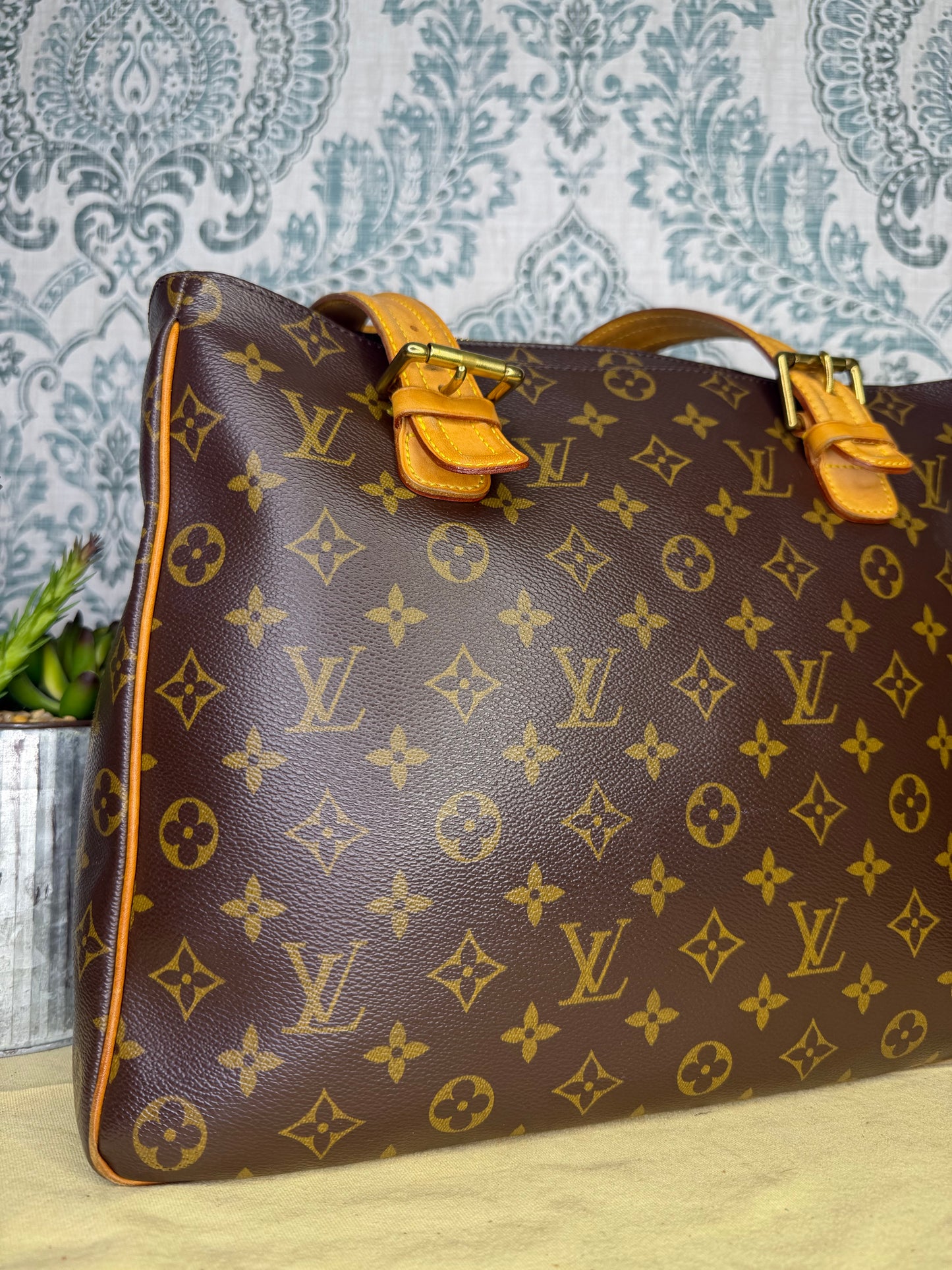 Louis Vuitton Multipli-Cite Shoulder Bag