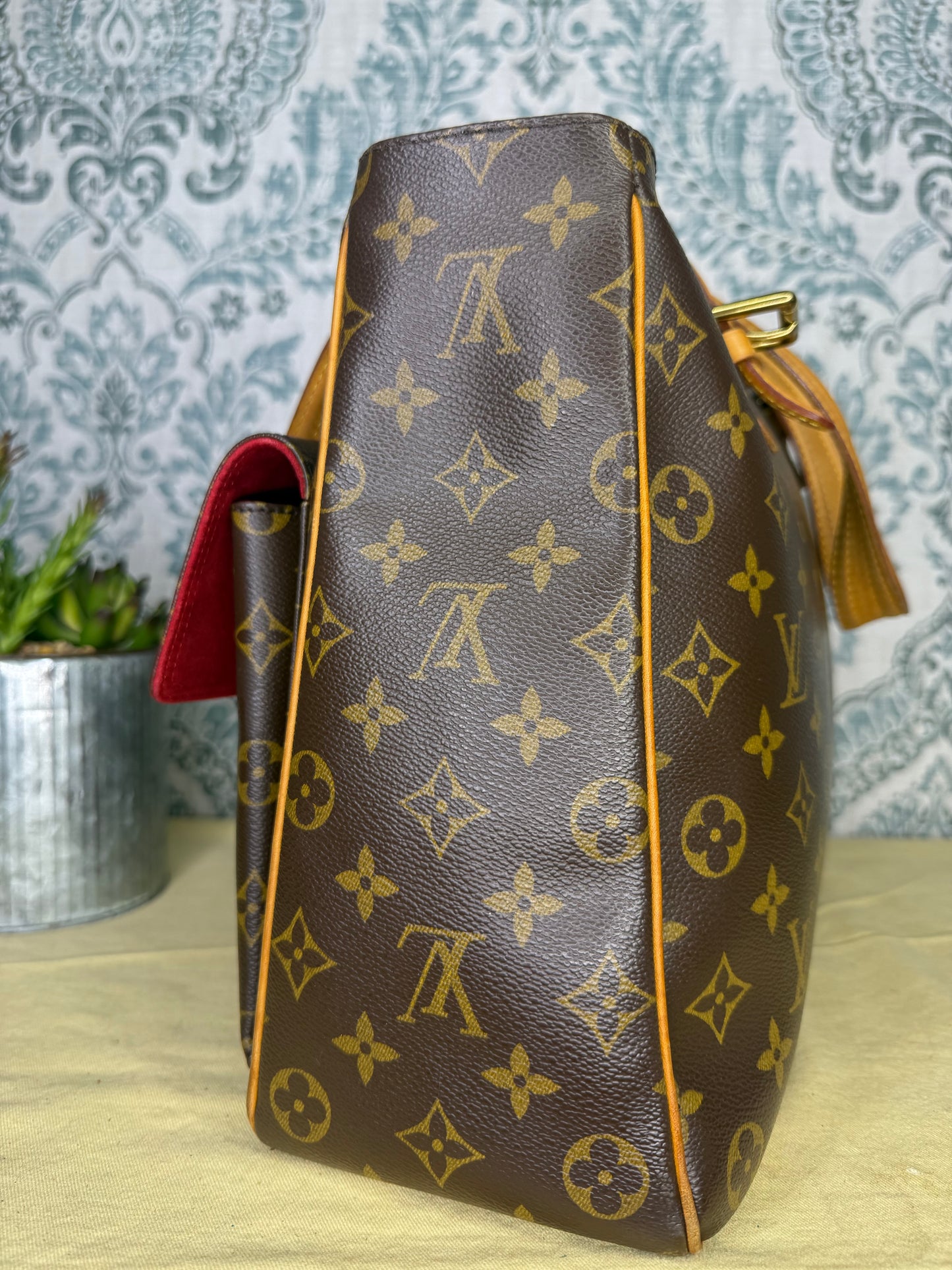 Louis Vuitton Multipli-Cite Shoulder Bag