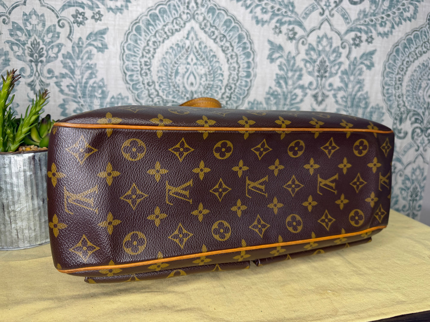 Louis Vuitton Multipli-Cite Shoulder Bag