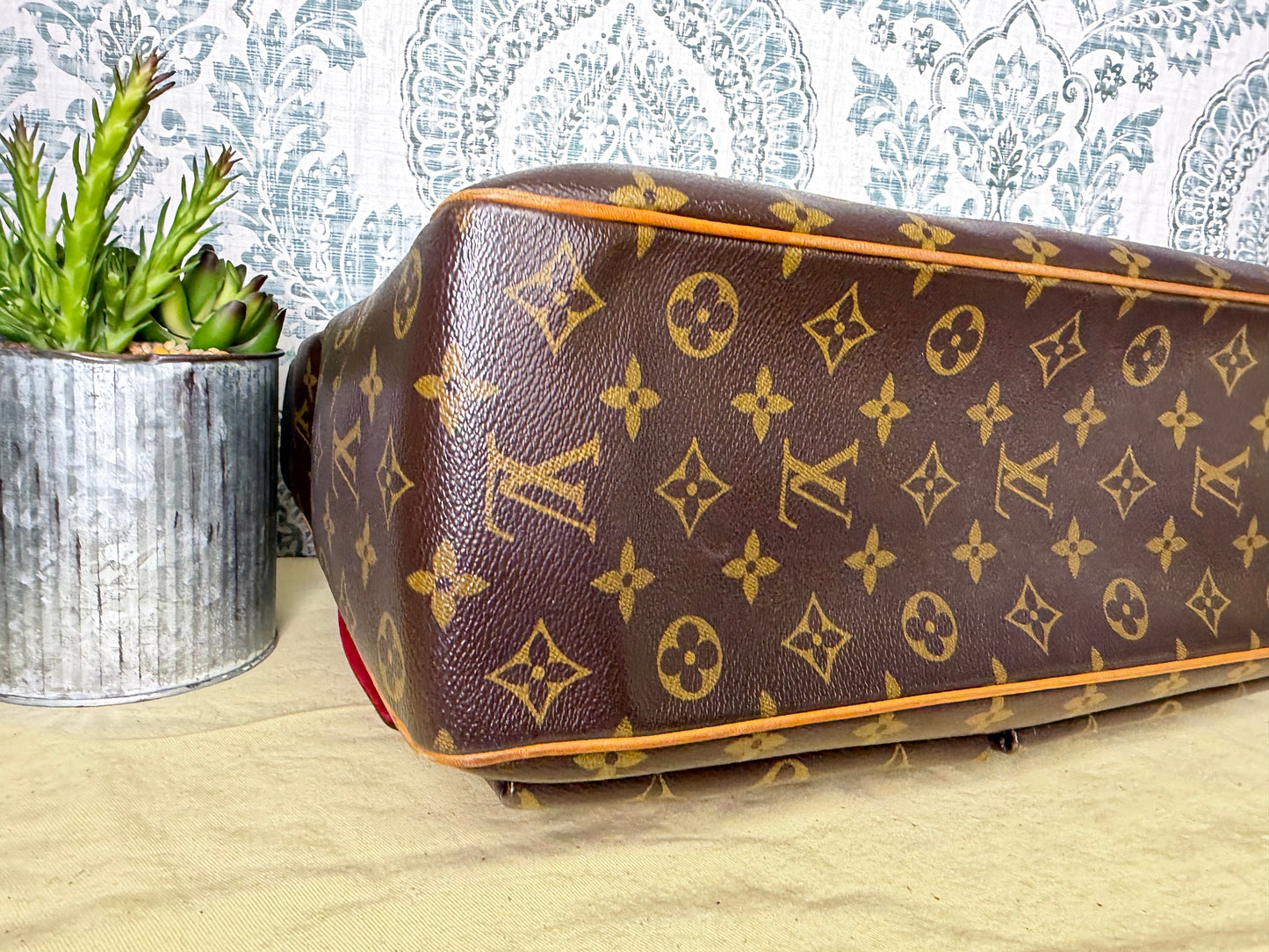 Louis Vuitton Multipli-Cite Shoulder Bag