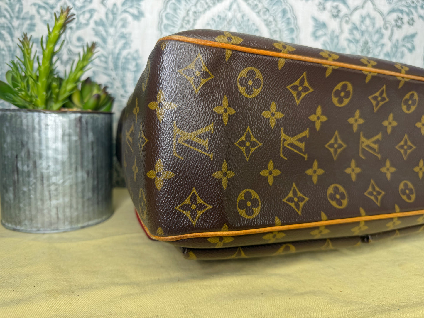 Louis Vuitton Multipli-Cite Shoulder Bag