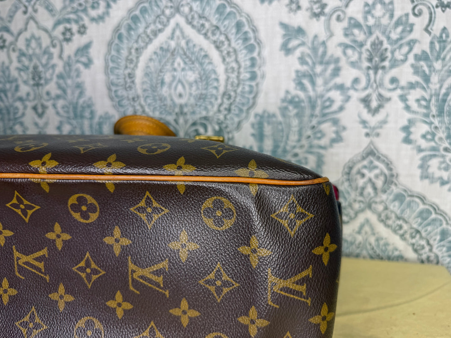 Louis Vuitton Multipli-Cite Shoulder Bag