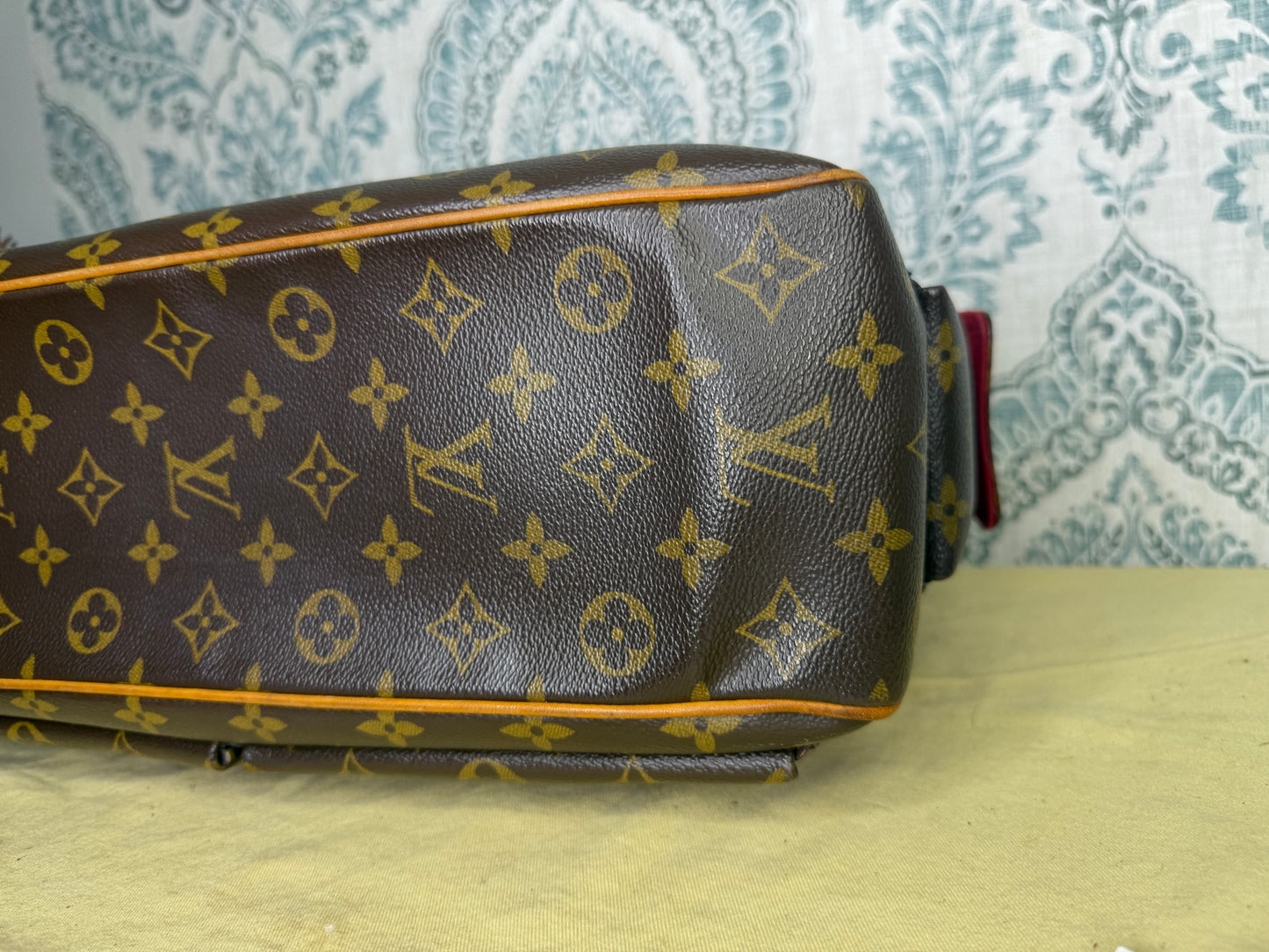Louis Vuitton Multipli-Cite Shoulder Bag