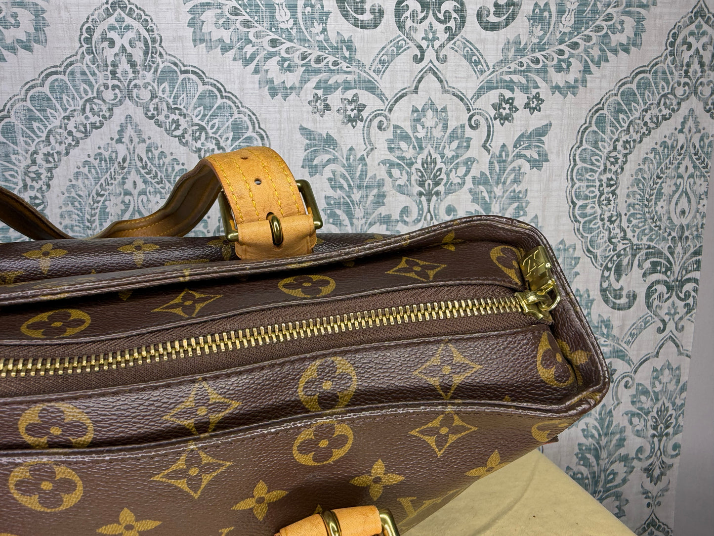 Louis Vuitton Multipli-Cite Shoulder Bag