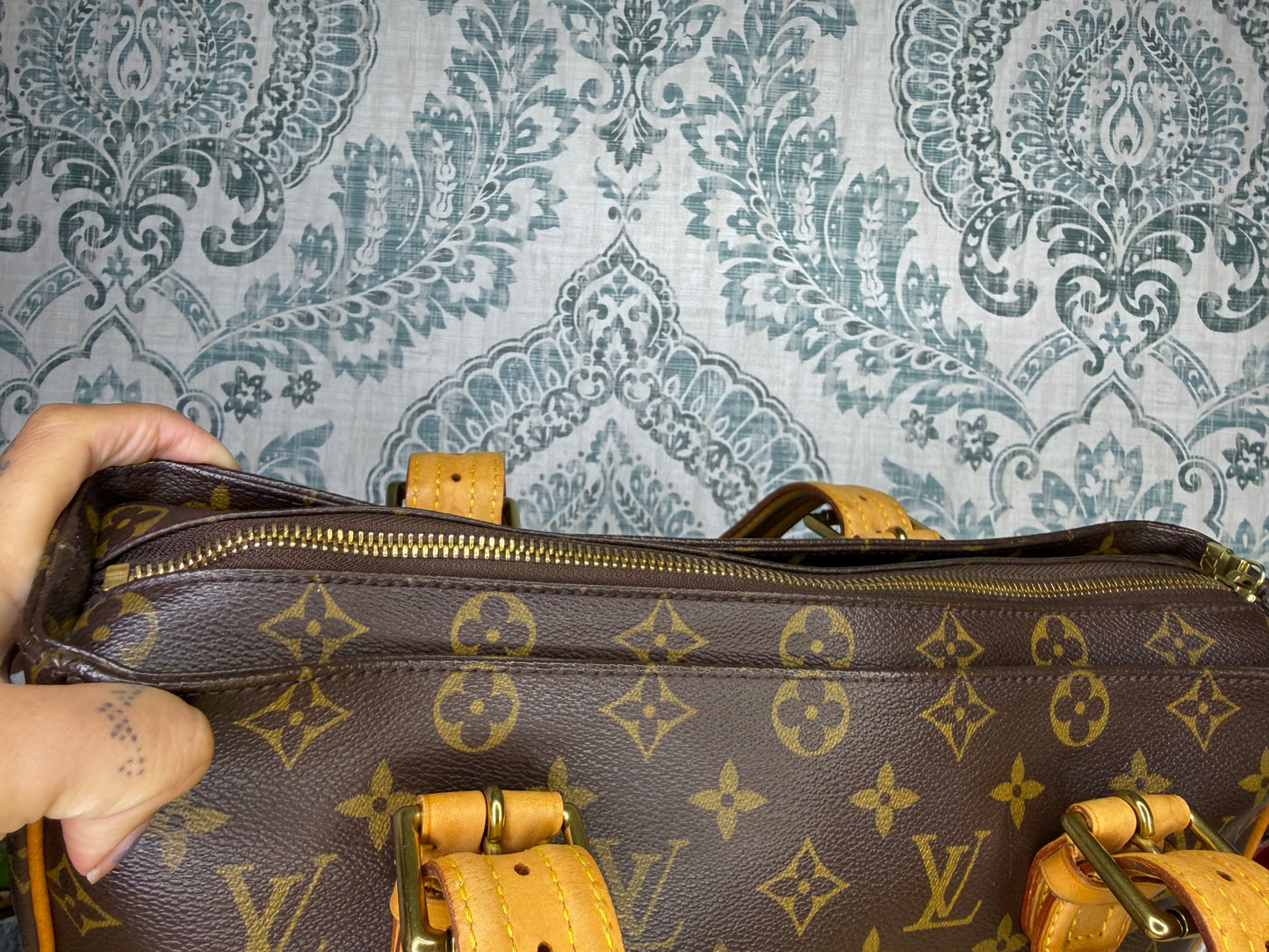 Louis Vuitton Multipli-Cite Shoulder Bag