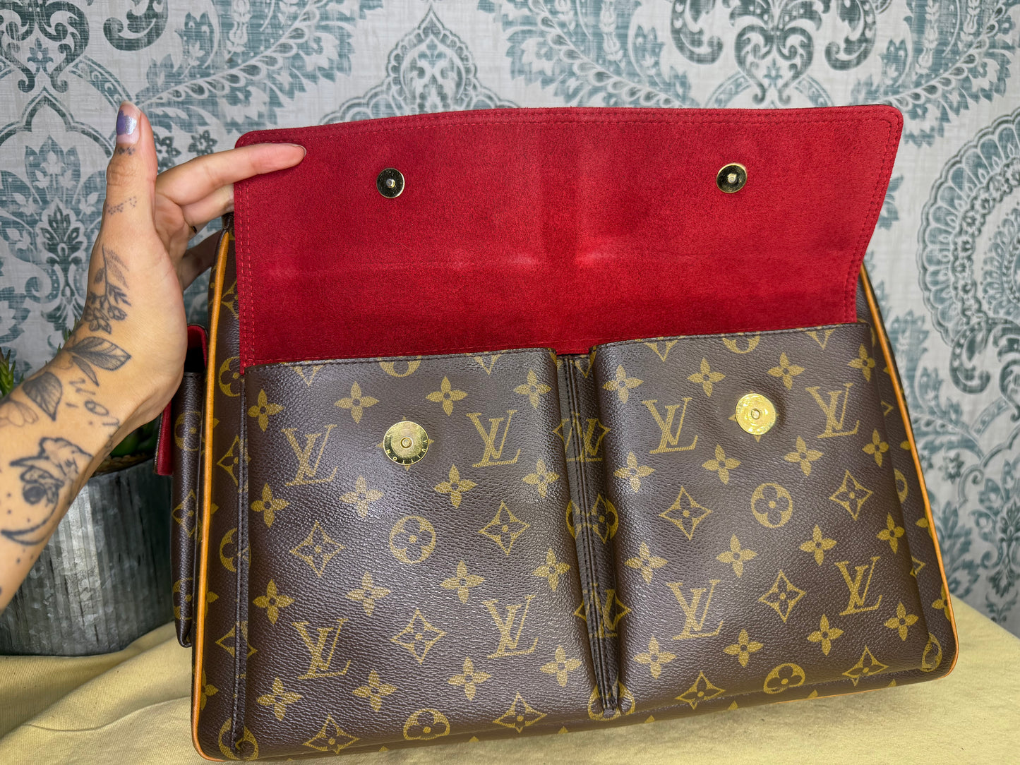 Louis Vuitton Multipli-Cite Shoulder Bag