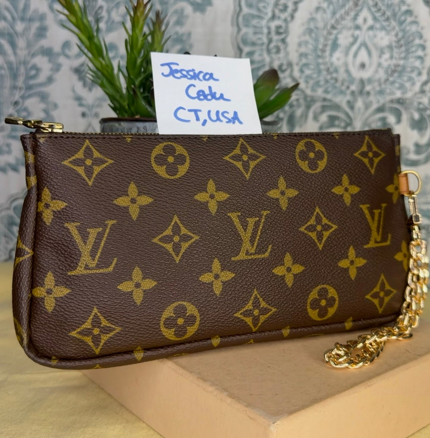 Louis Vuitton Sac Shopping Pouch