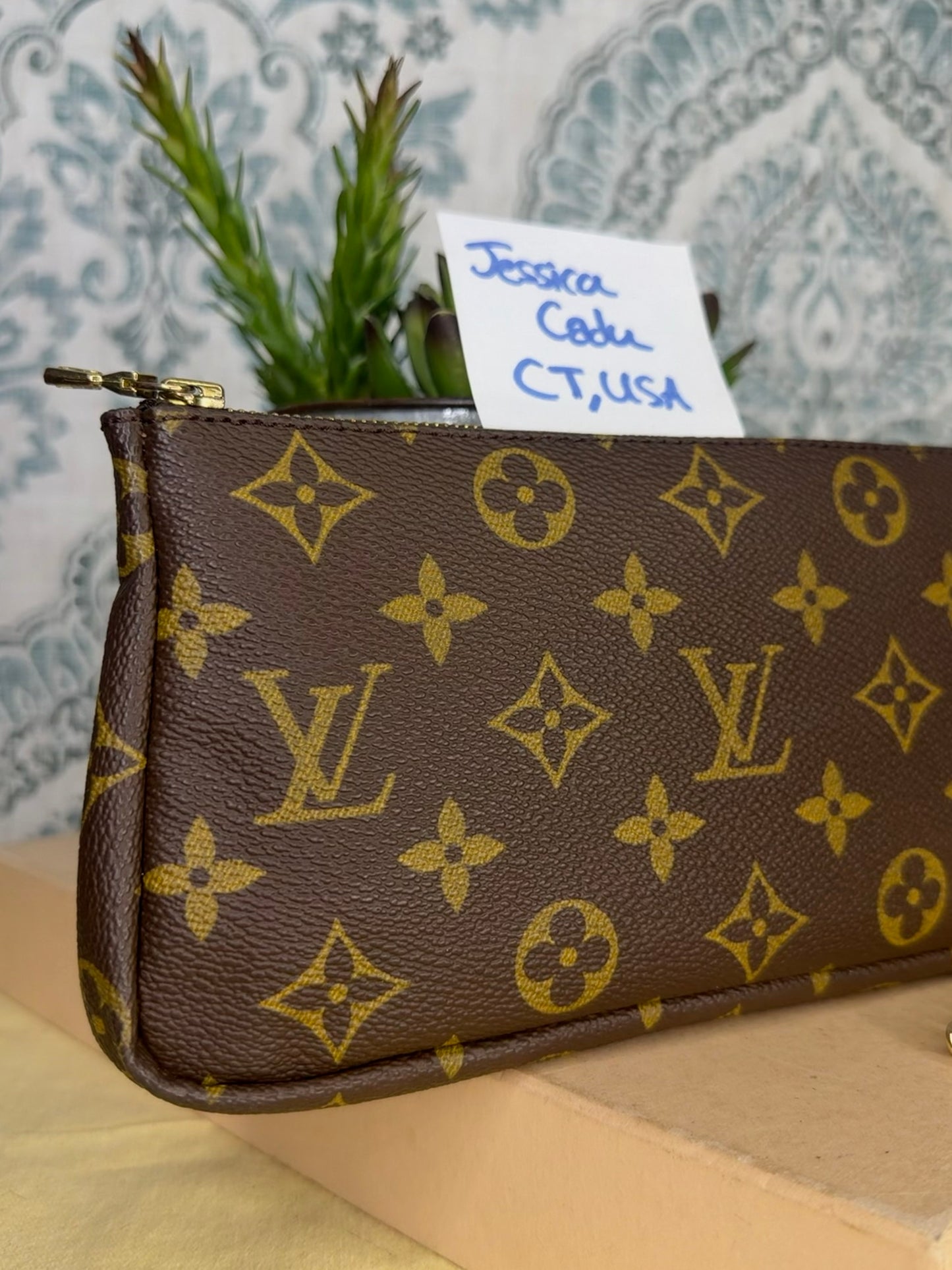 Louis Vuitton Sac Shopping Pouch