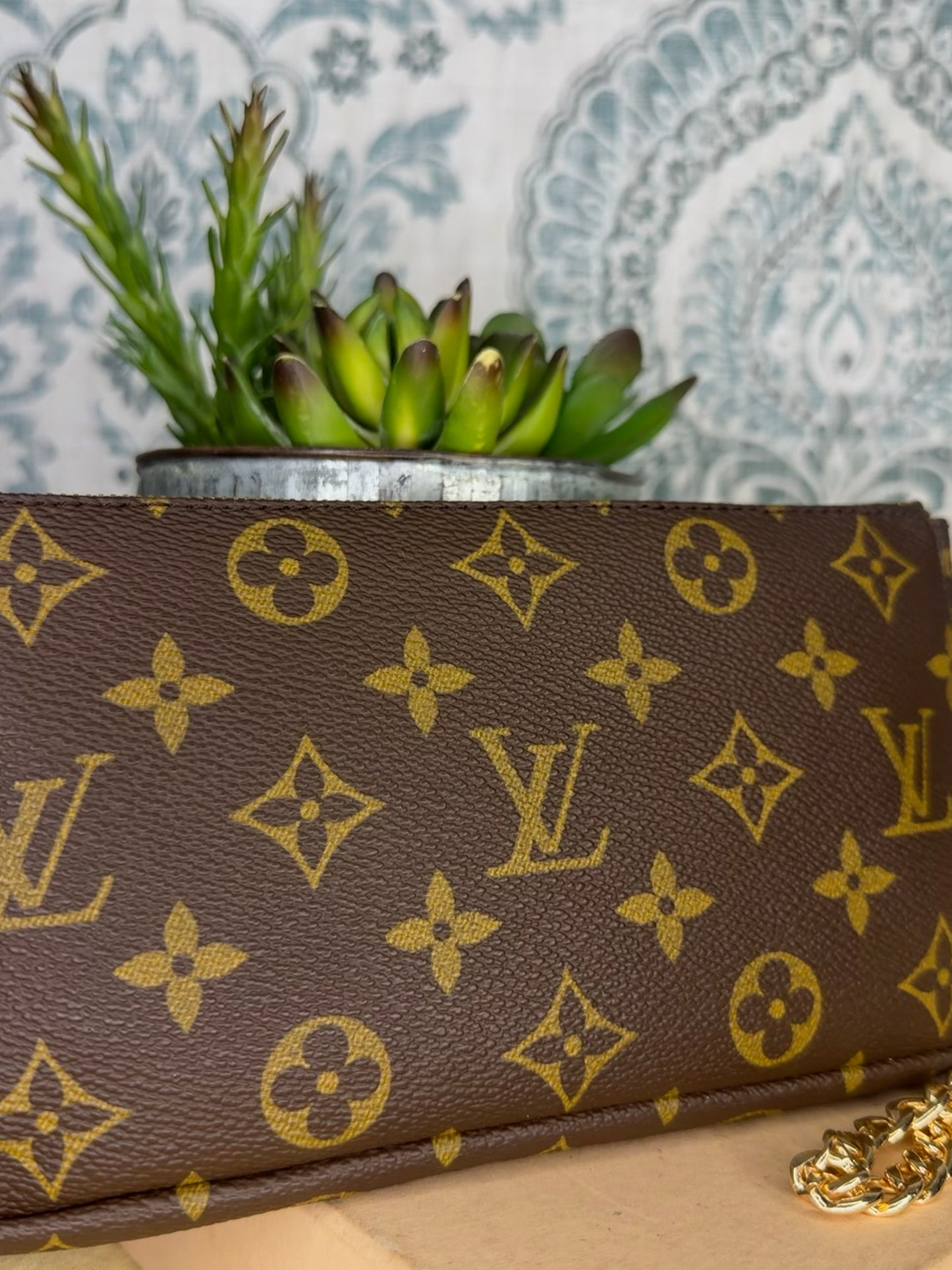 Louis Vuitton Sac Shopping Pouch