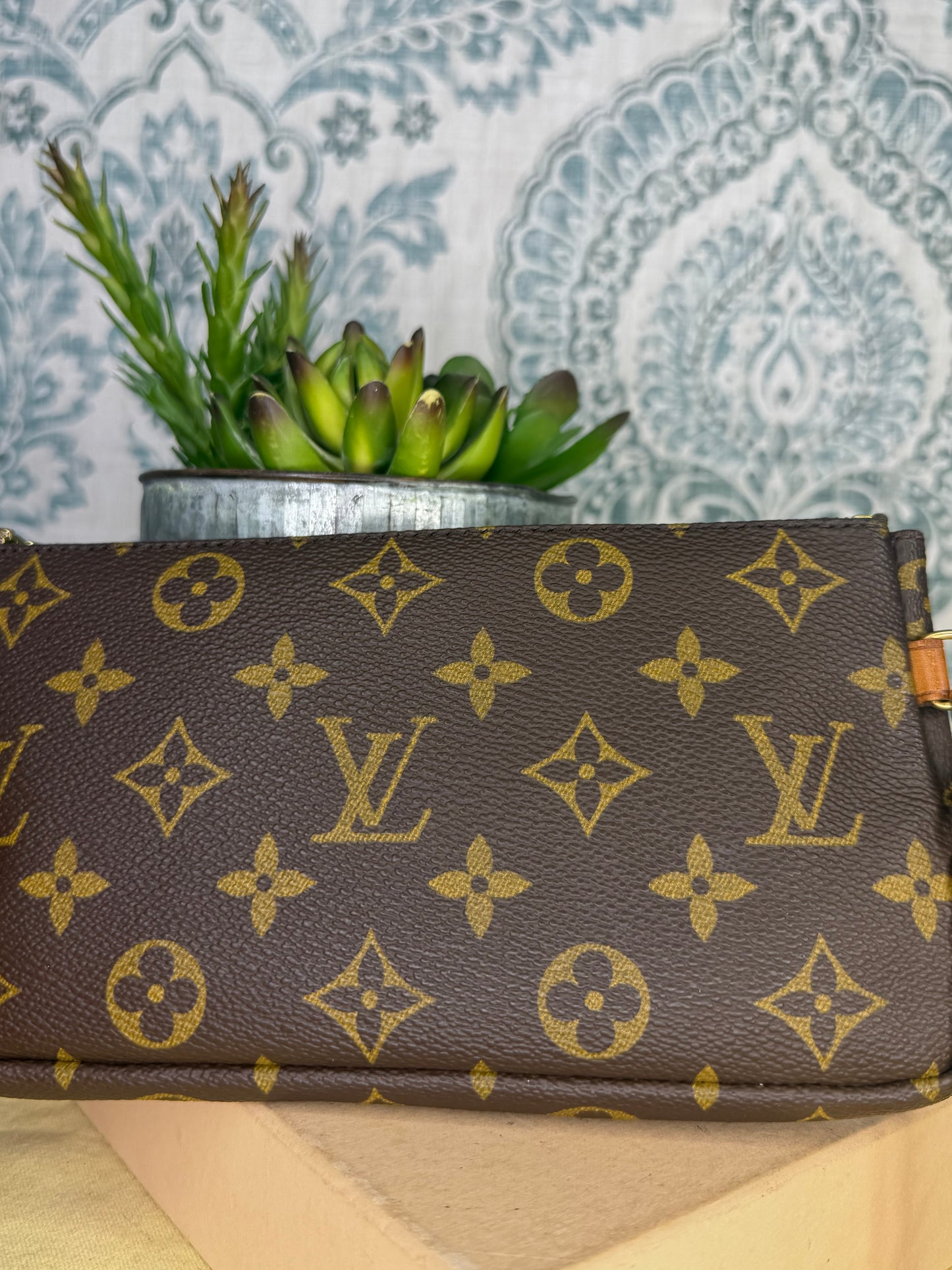 Louis Vuitton Sac Shopping Pouch