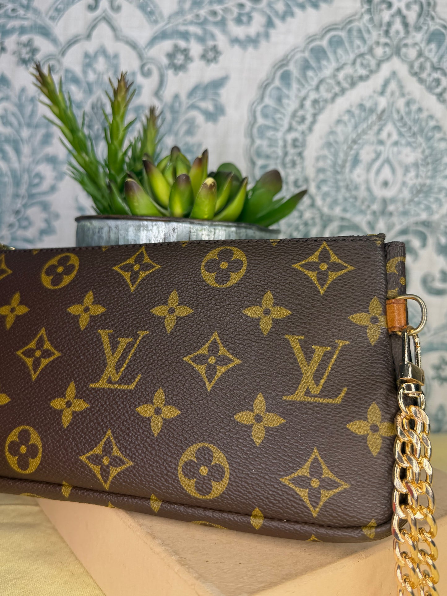 Louis Vuitton Sac Shopping Pouch