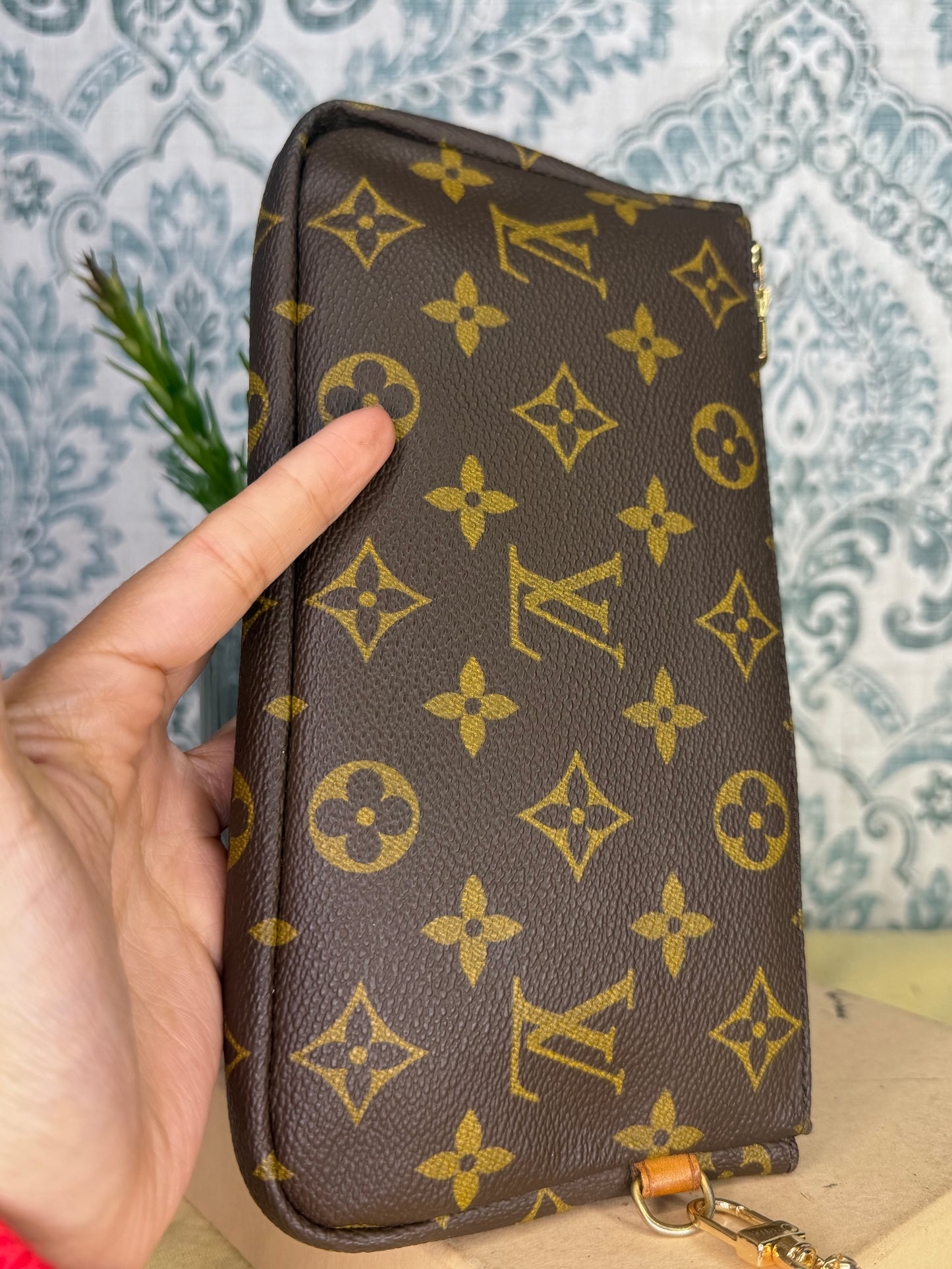 Louis Vuitton Sac Shopping Pouch