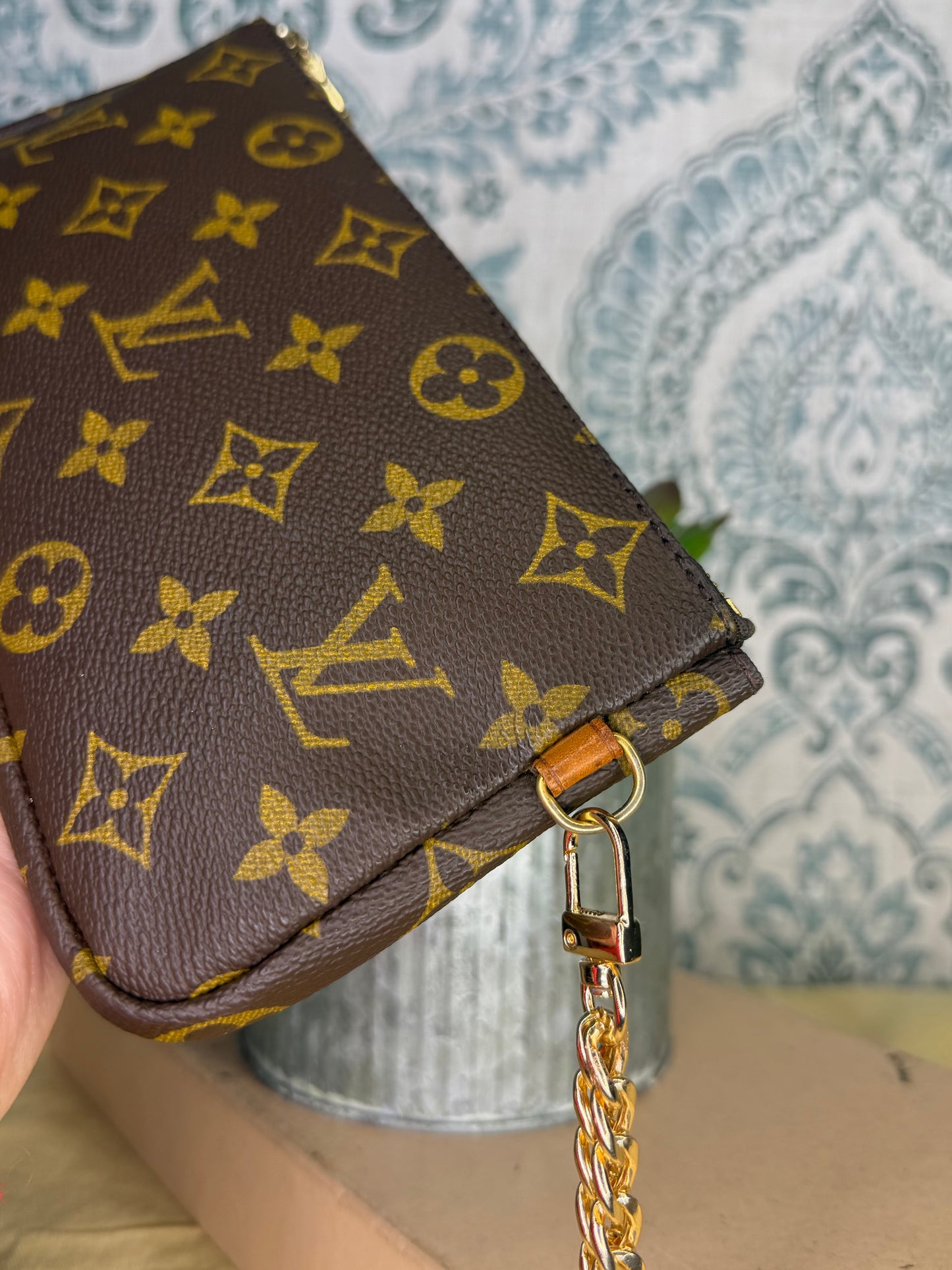 Louis Vuitton Sac Shopping Pouch