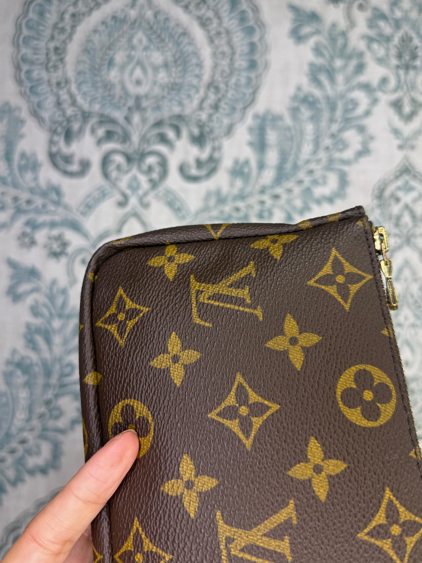 Louis Vuitton Sac Shopping Pouch
