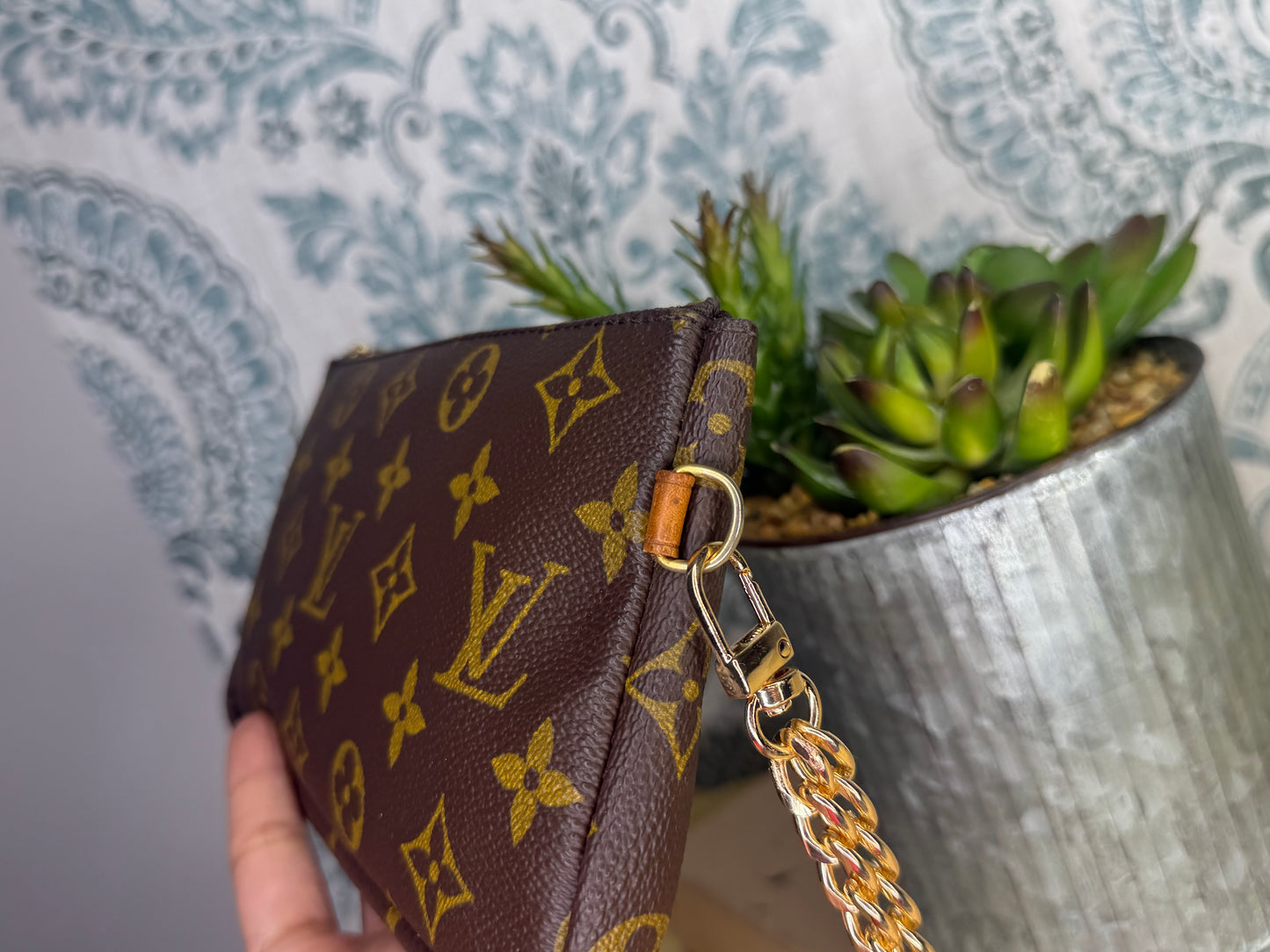 Louis Vuitton Sac Shopping Pouch