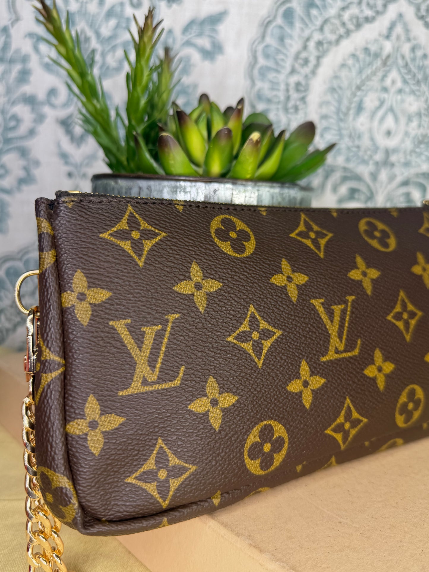 Louis Vuitton Sac Shopping Pouch