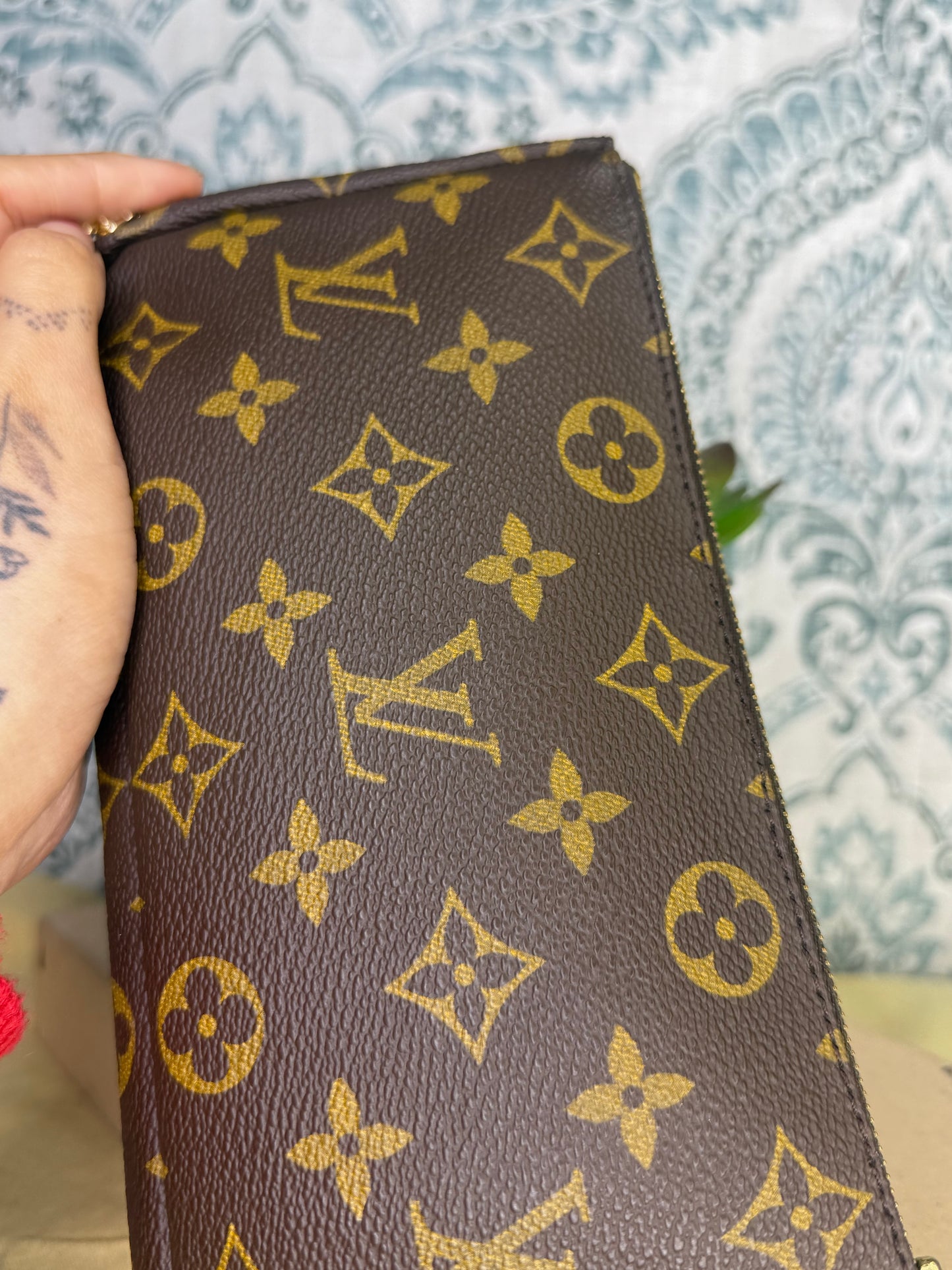 Louis Vuitton Sac Shopping Pouch