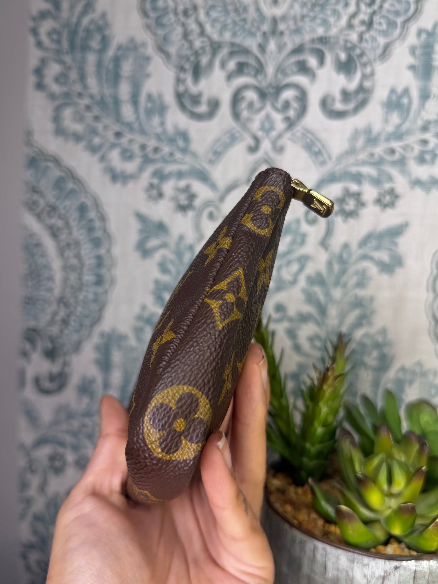 Louis Vuitton Sac Shopping Pouch