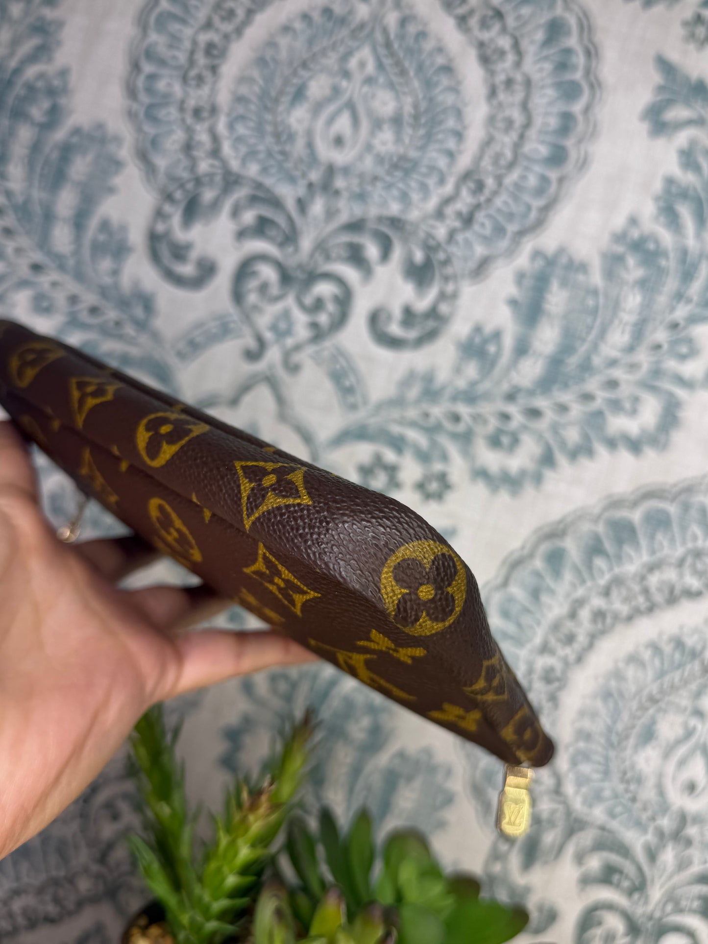 Louis Vuitton Sac Shopping Pouch