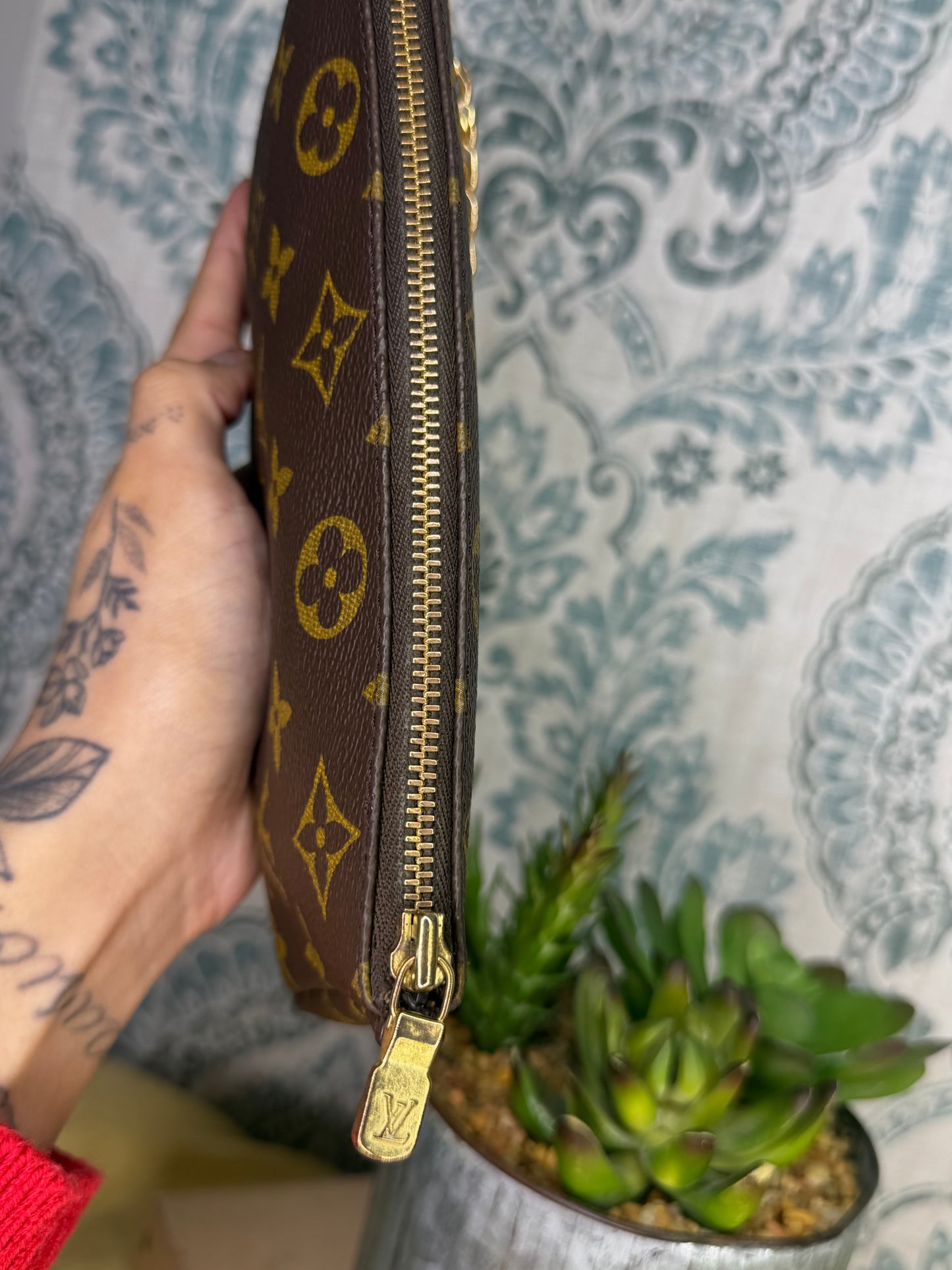 Louis Vuitton Sac Shopping Pouch