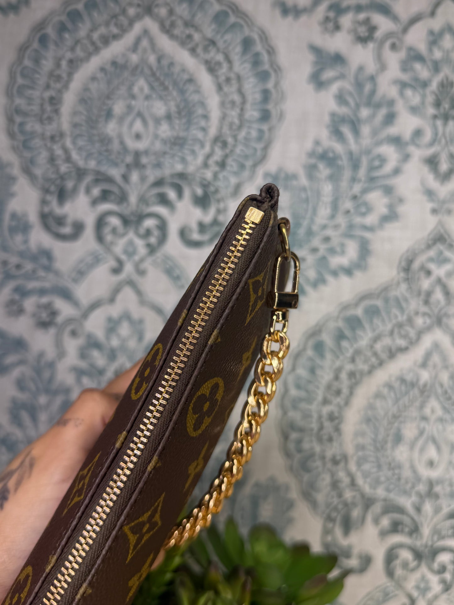 Louis Vuitton Sac Shopping Pouch
