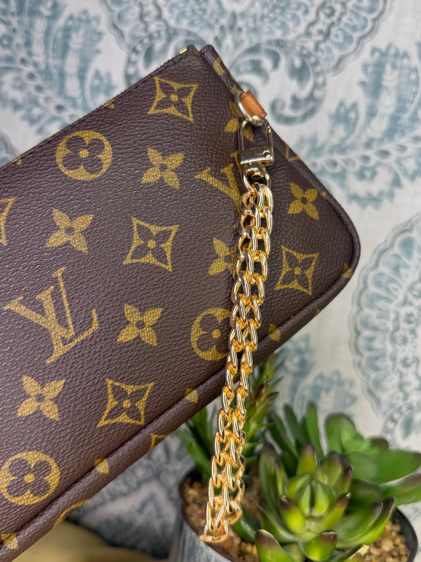 Louis Vuitton Sac Shopping Pouch