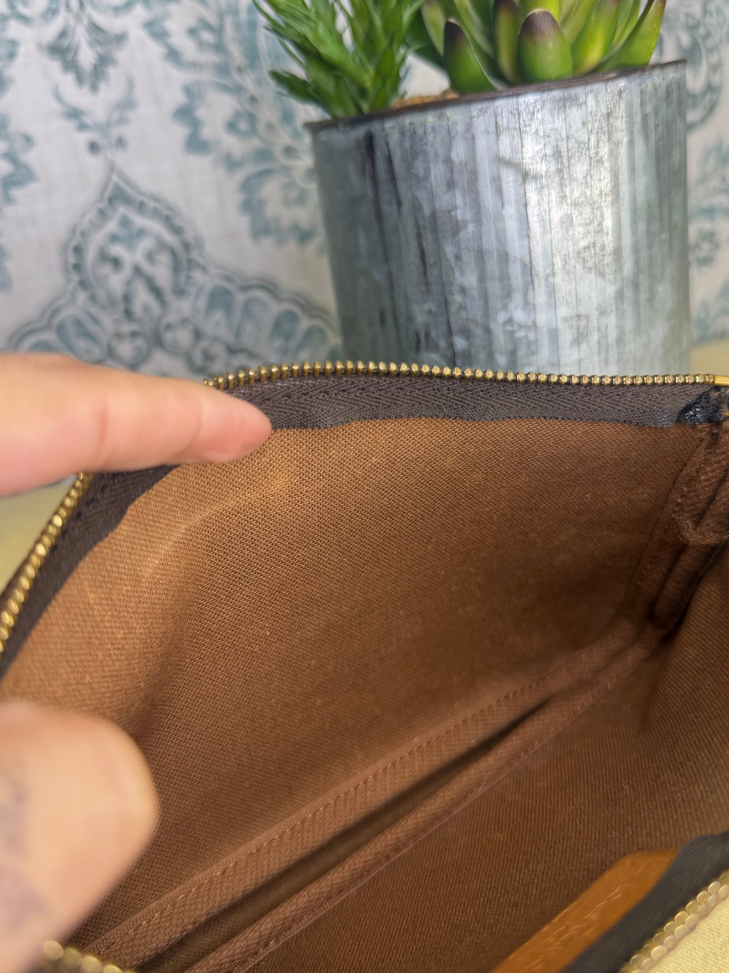 Louis Vuitton Sac Shopping Pouch