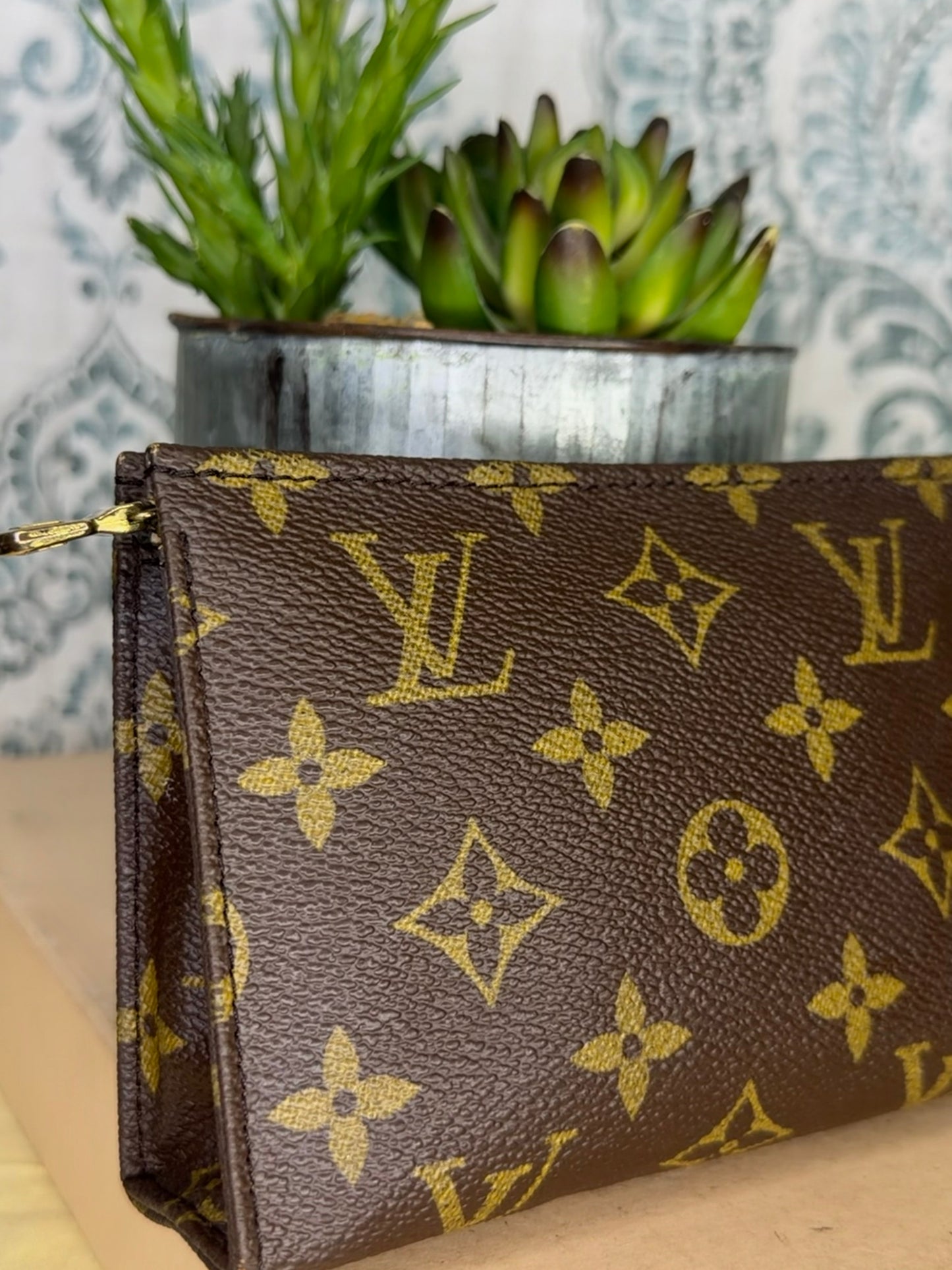 Louis Vuitton Toiletry 15