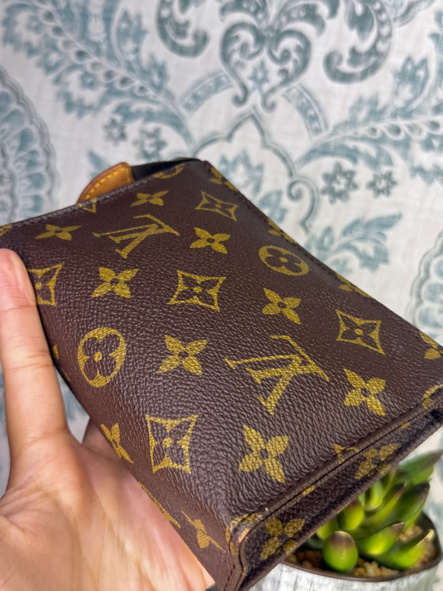 Louis Vuitton Toiletry 15