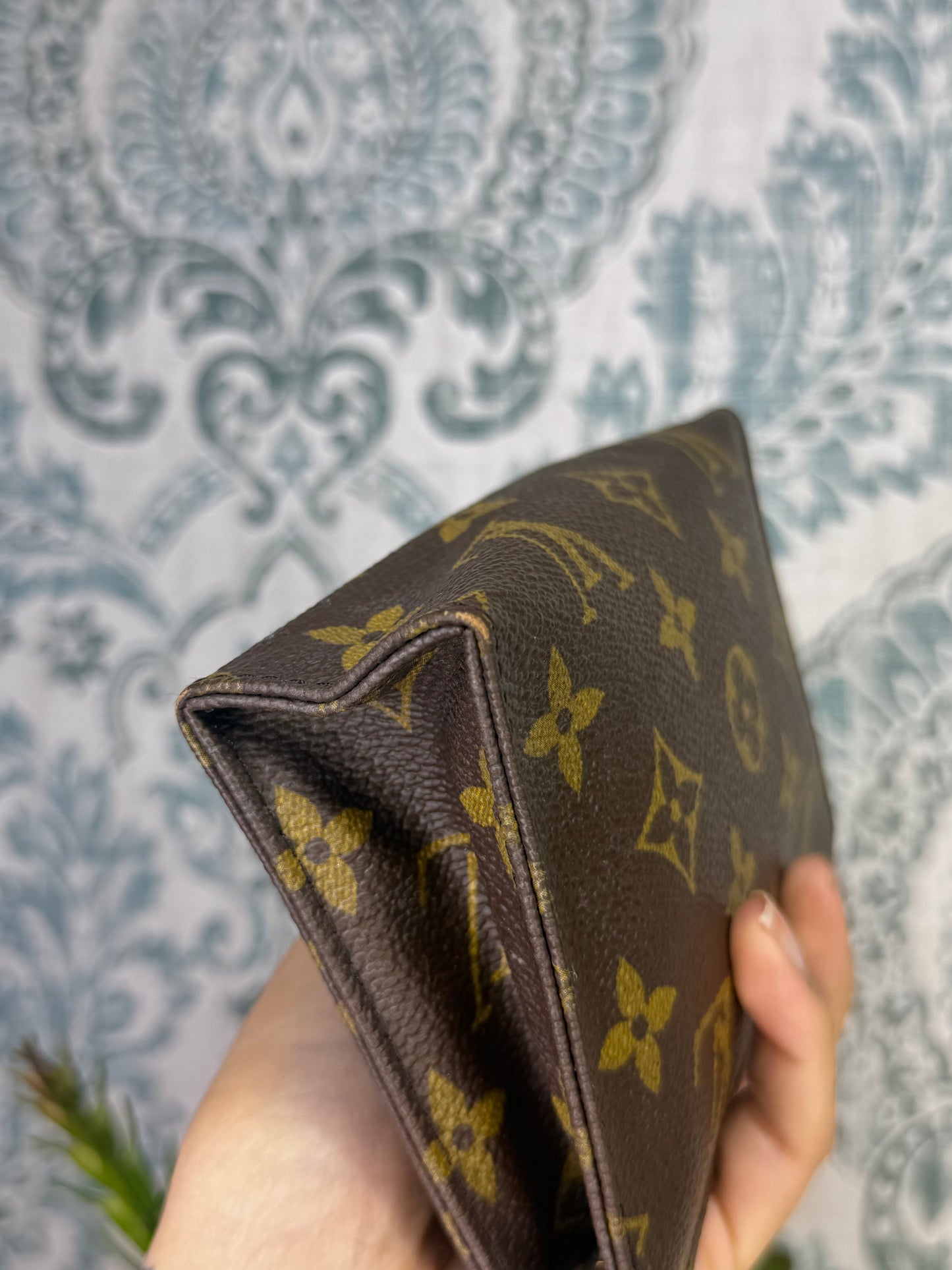 Louis Vuitton Toiletry 15