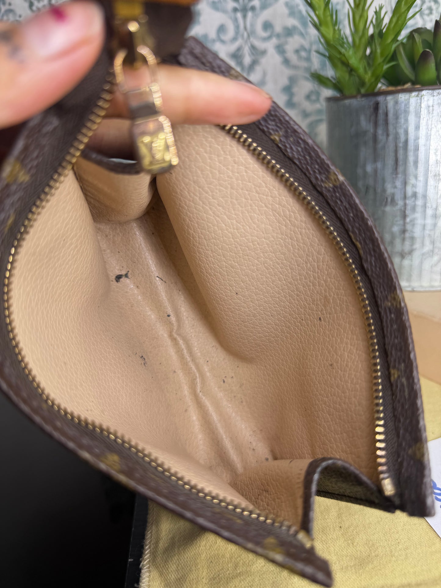 Louis Vuitton Toiletry 15