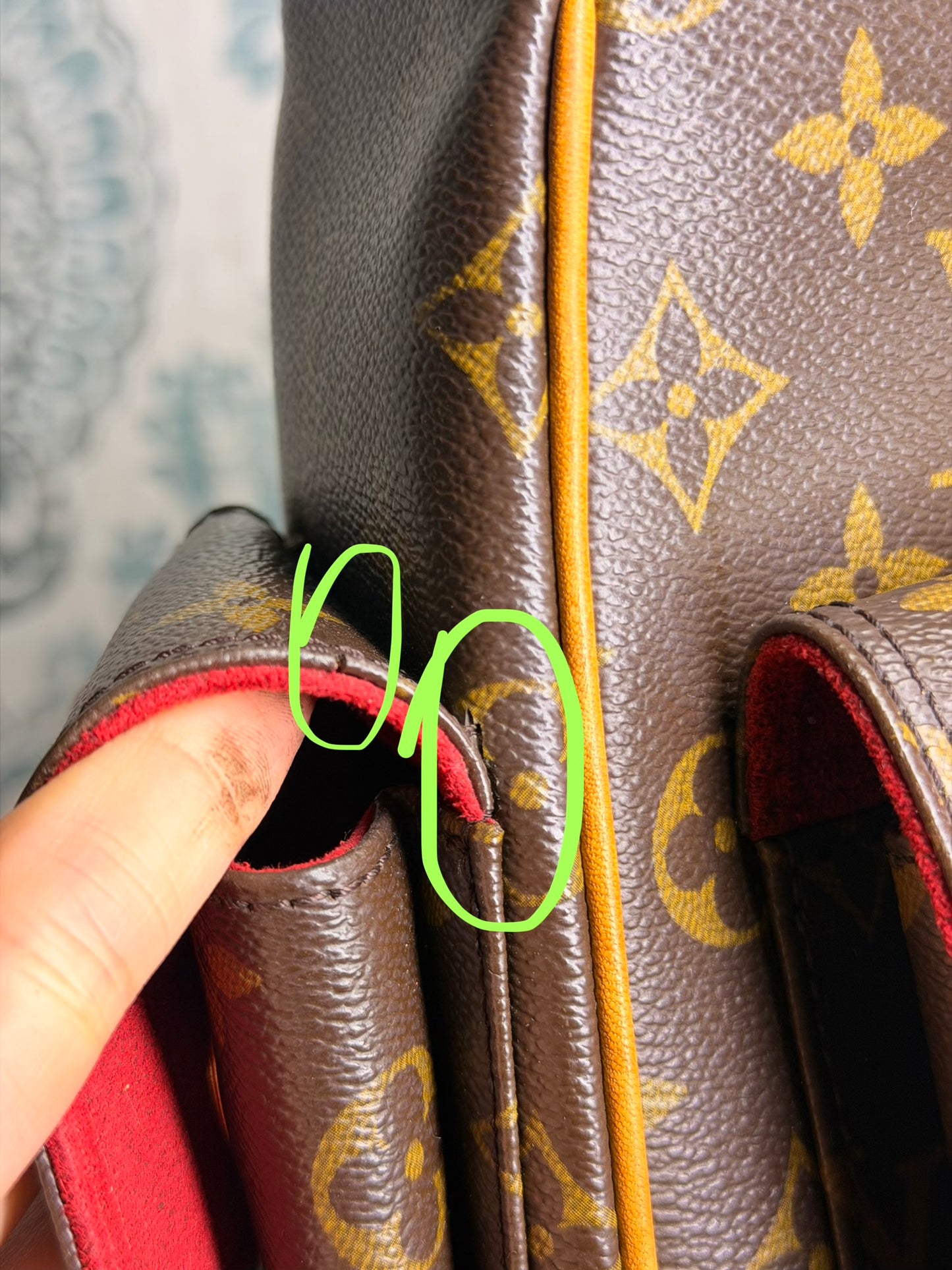 Louis Vuitton Multipli-Cite Shoulder Bag