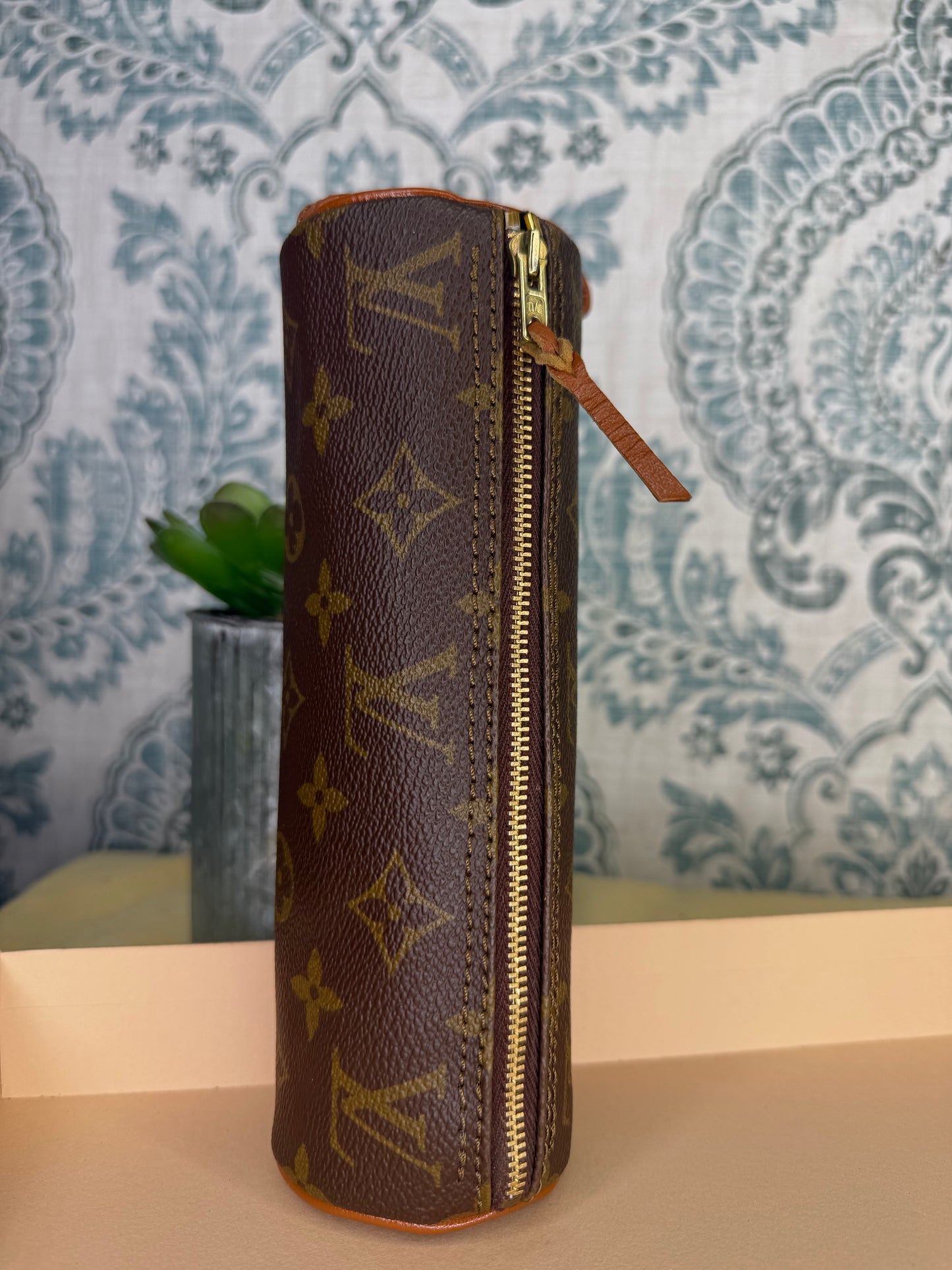 Louis Vuitton Trousse Ronde Pouch