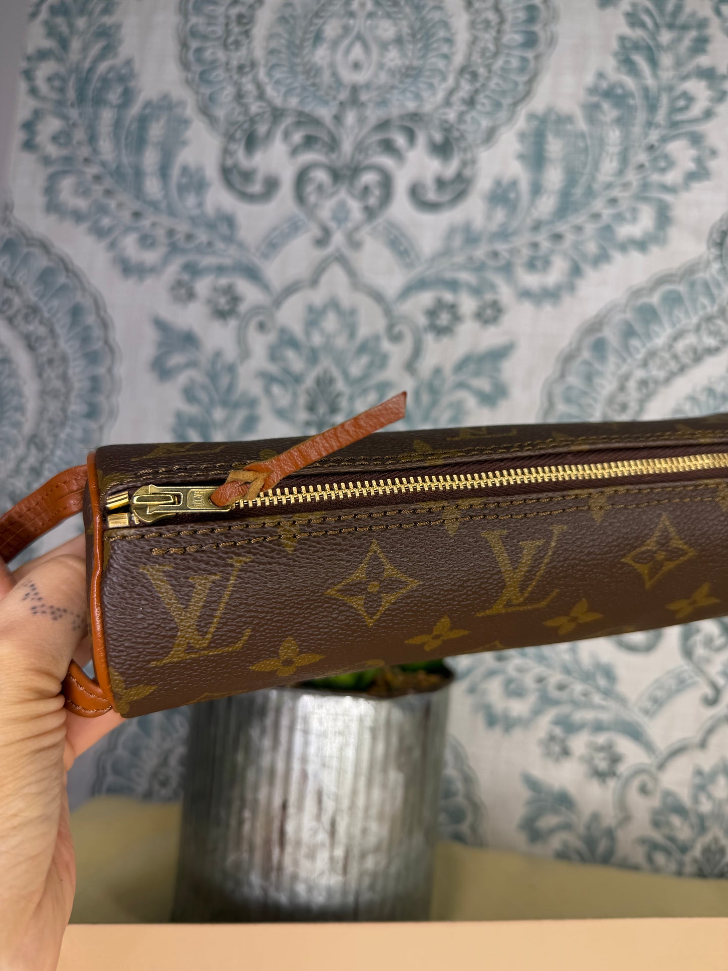 Louis Vuitton Trousse Ronde Pouch