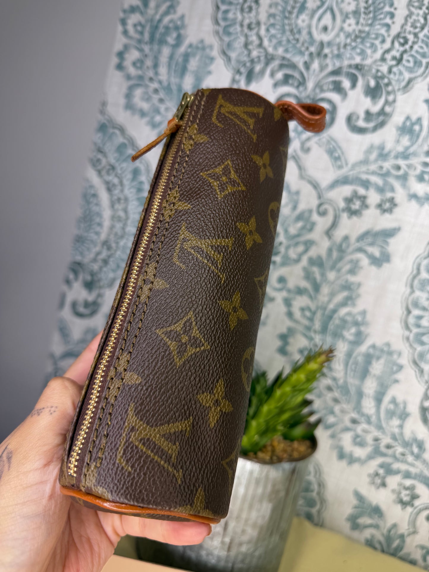Louis Vuitton Trousse Ronde Pouch