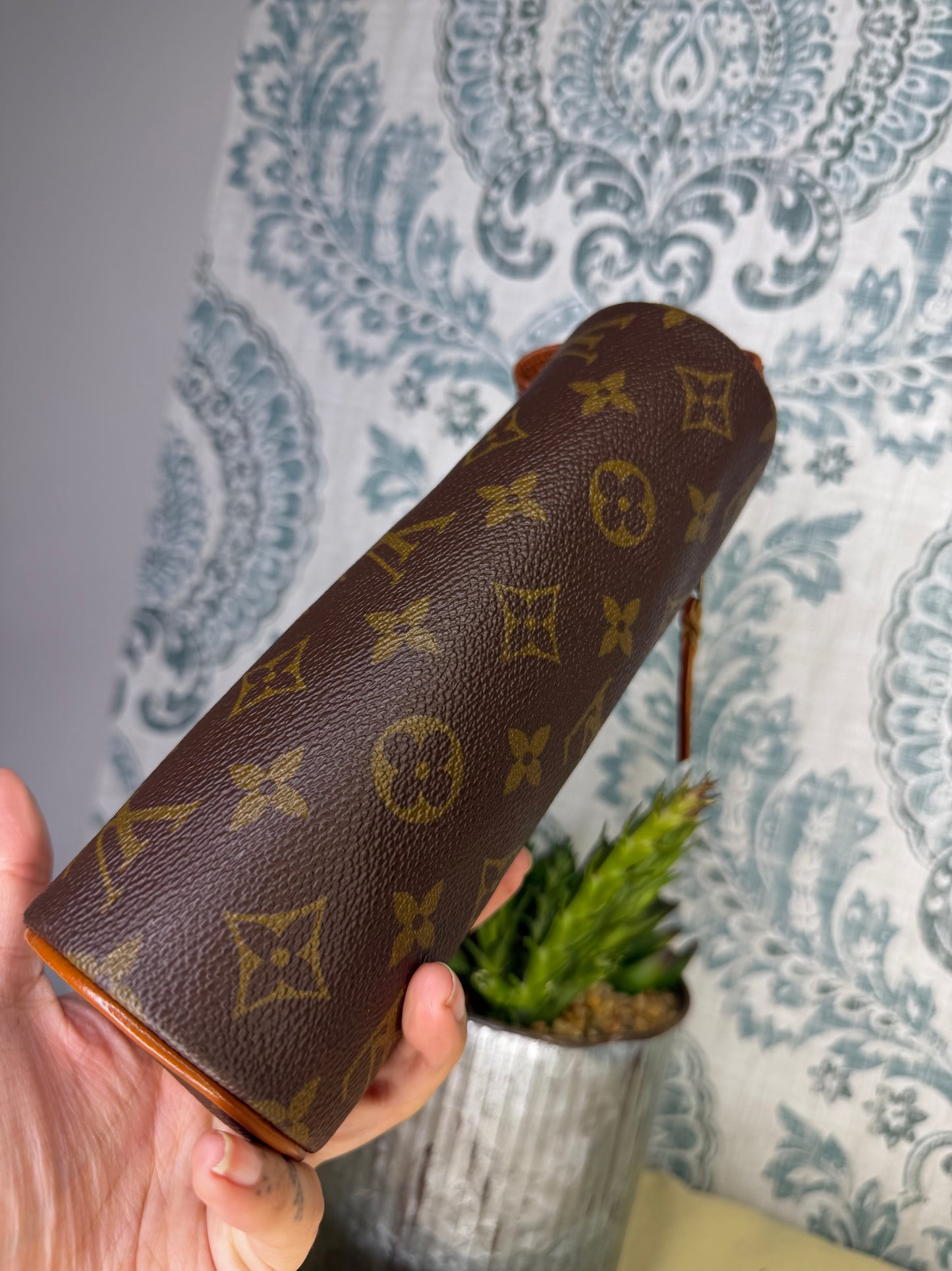 Louis Vuitton Trousse Ronde Pouch