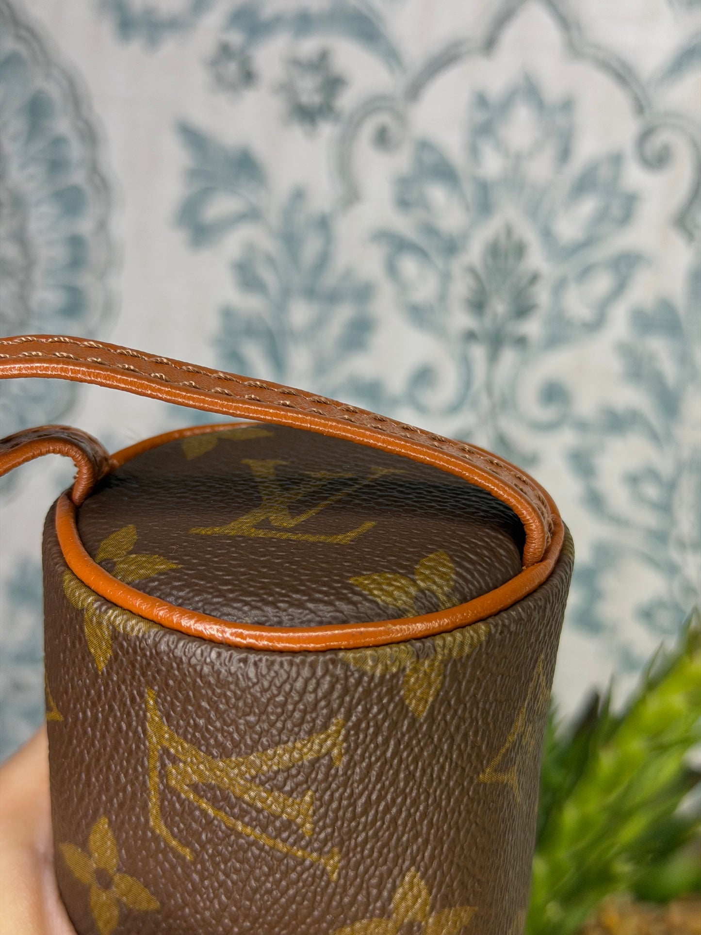 Louis Vuitton Trousse Ronde Pouch