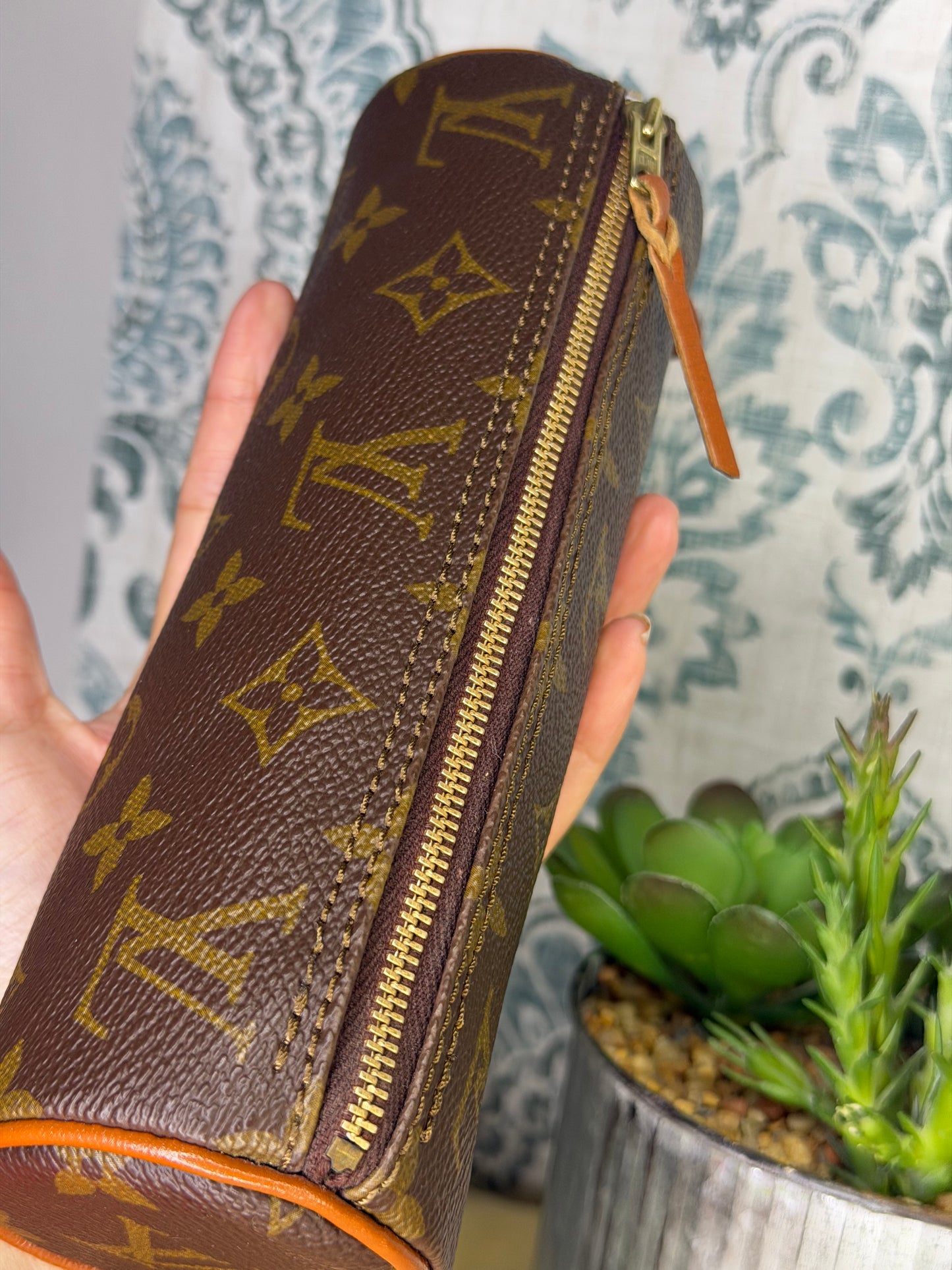 Louis Vuitton Trousse Ronde Pouch