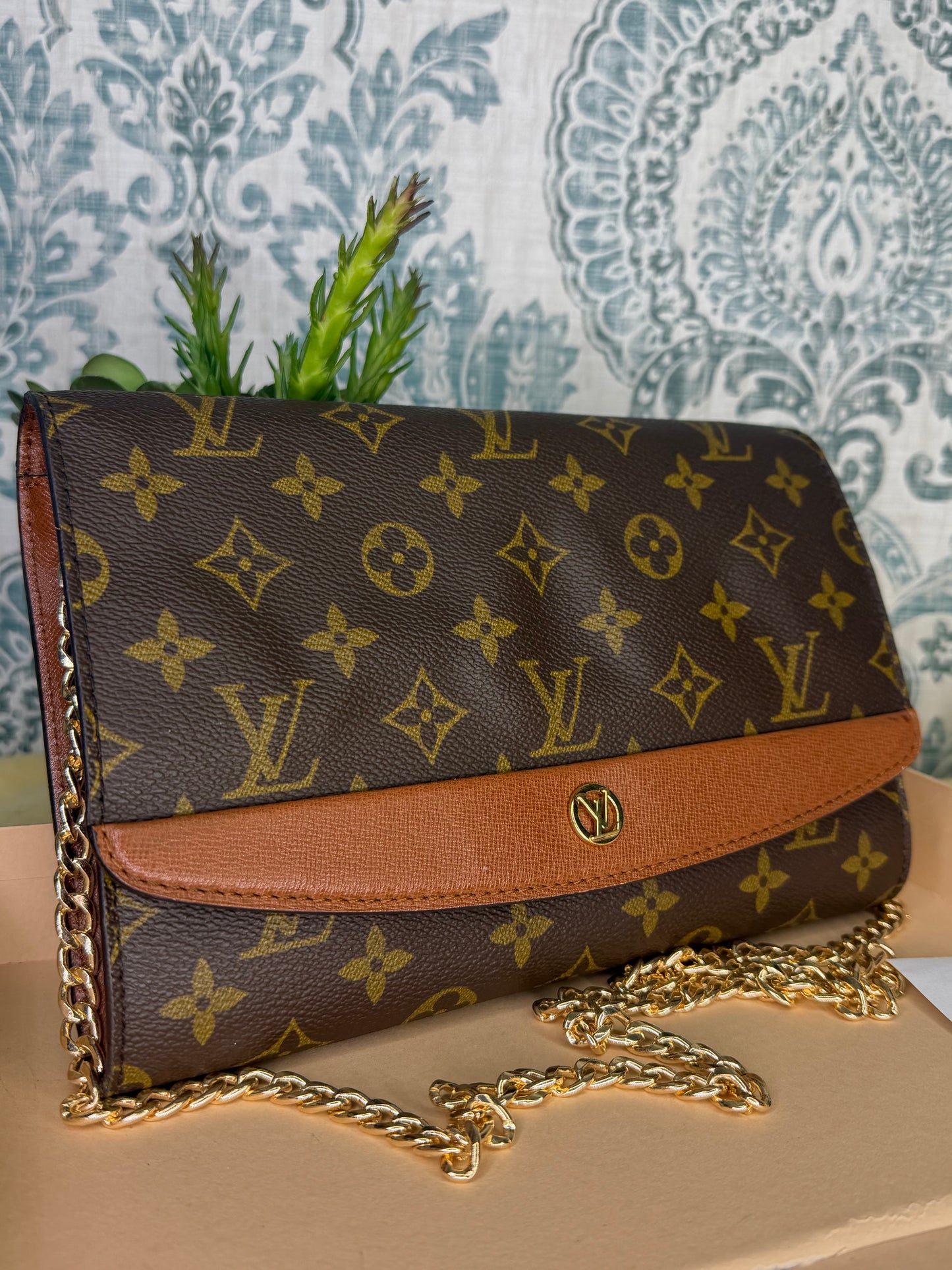 Louis Vuitton Pochette Bordeaux