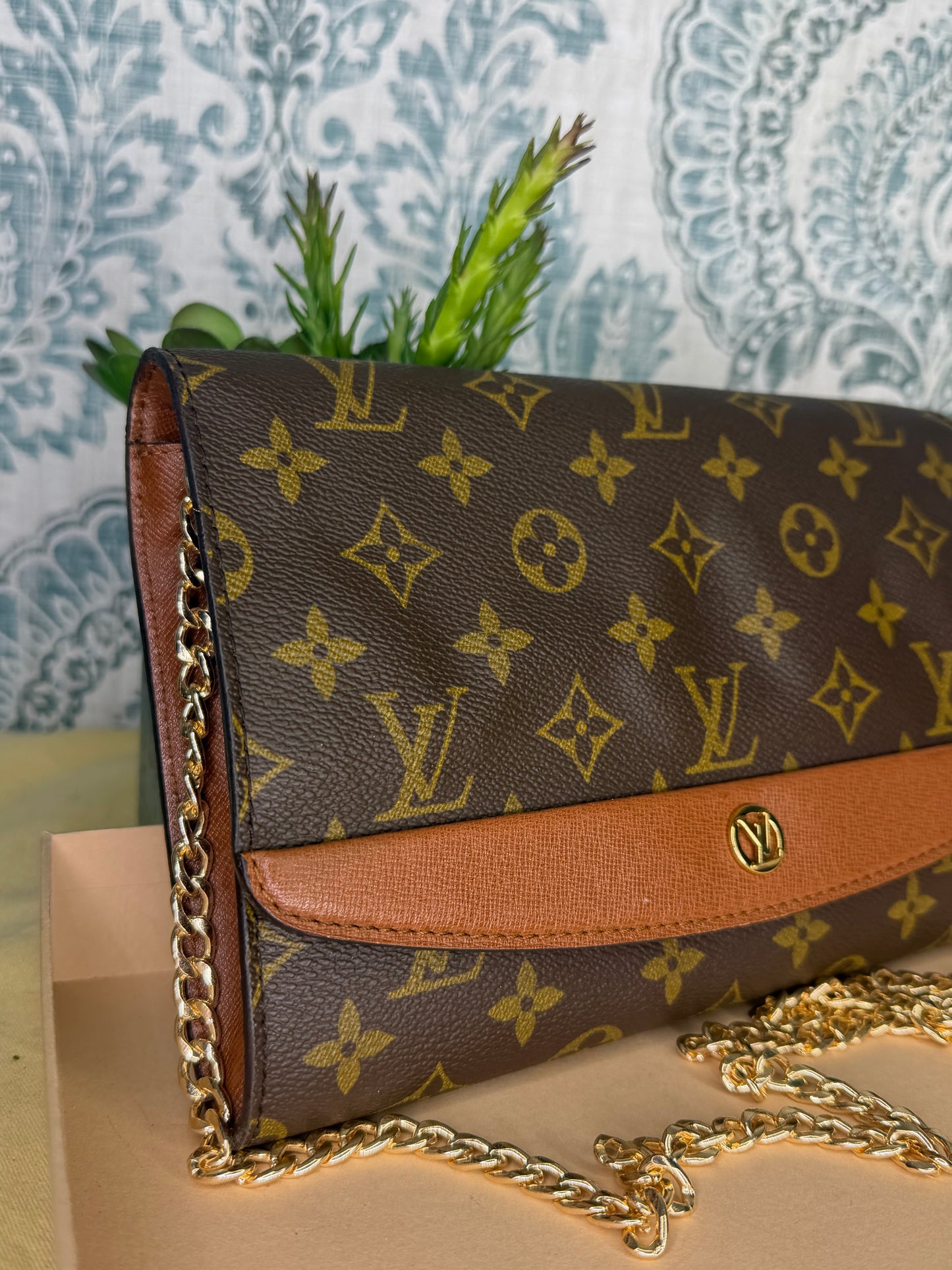 Louis Vuitton Pochette Bordeaux