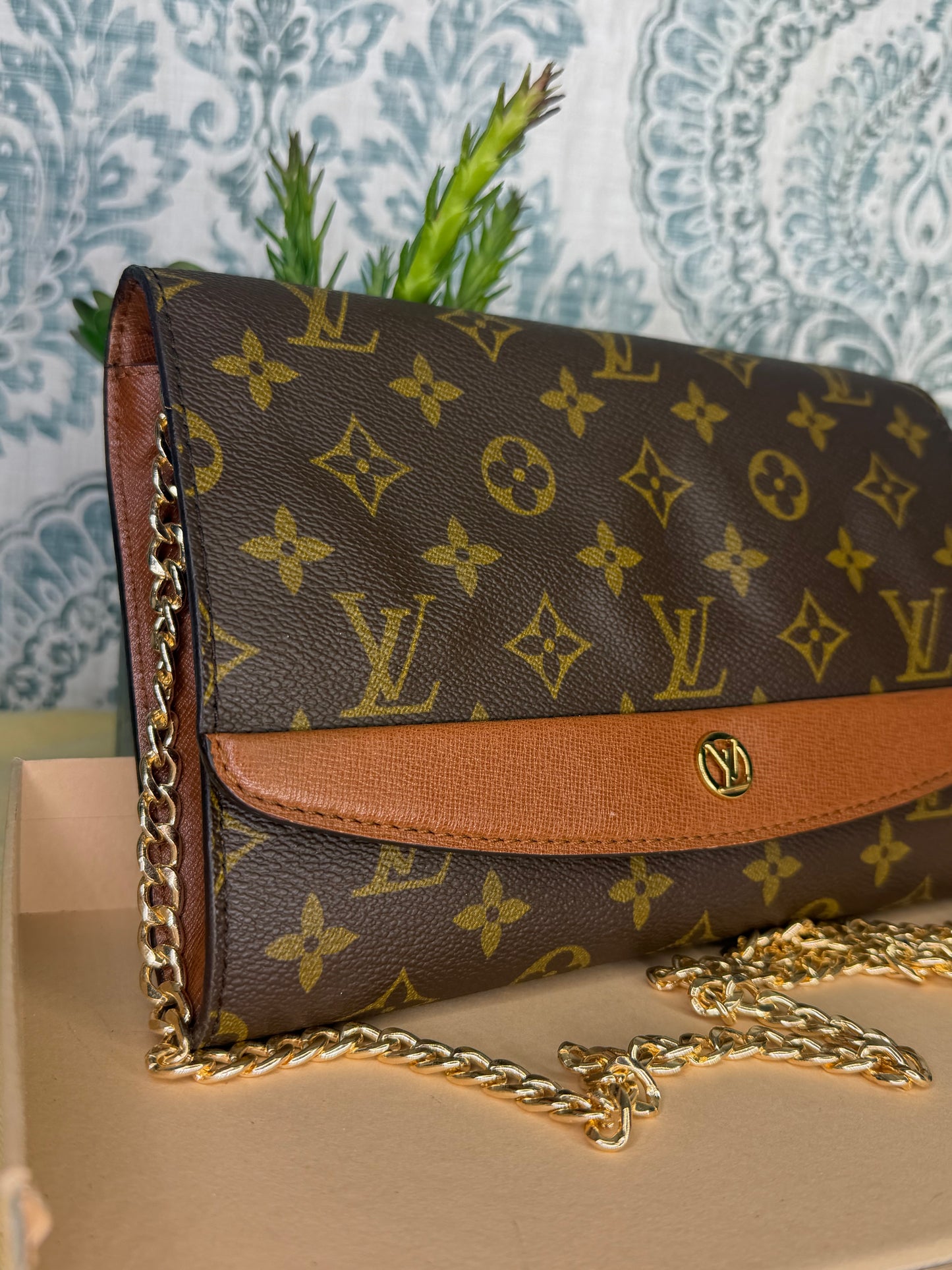 Louis Vuitton Pochette Bordeaux