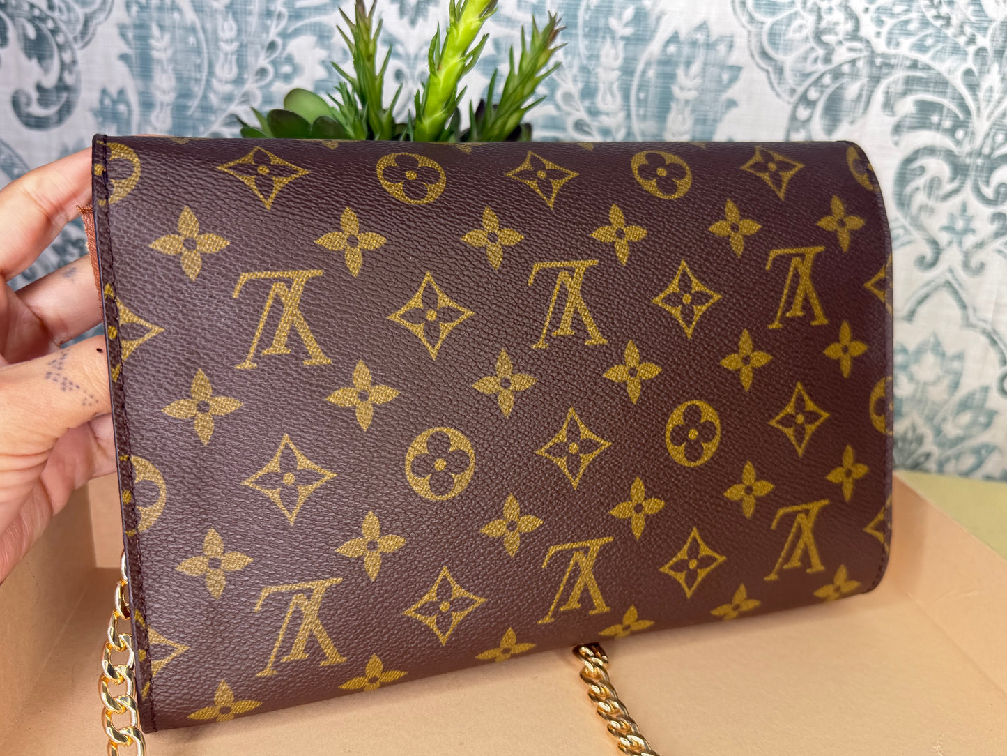 Louis Vuitton Pochette Bordeaux