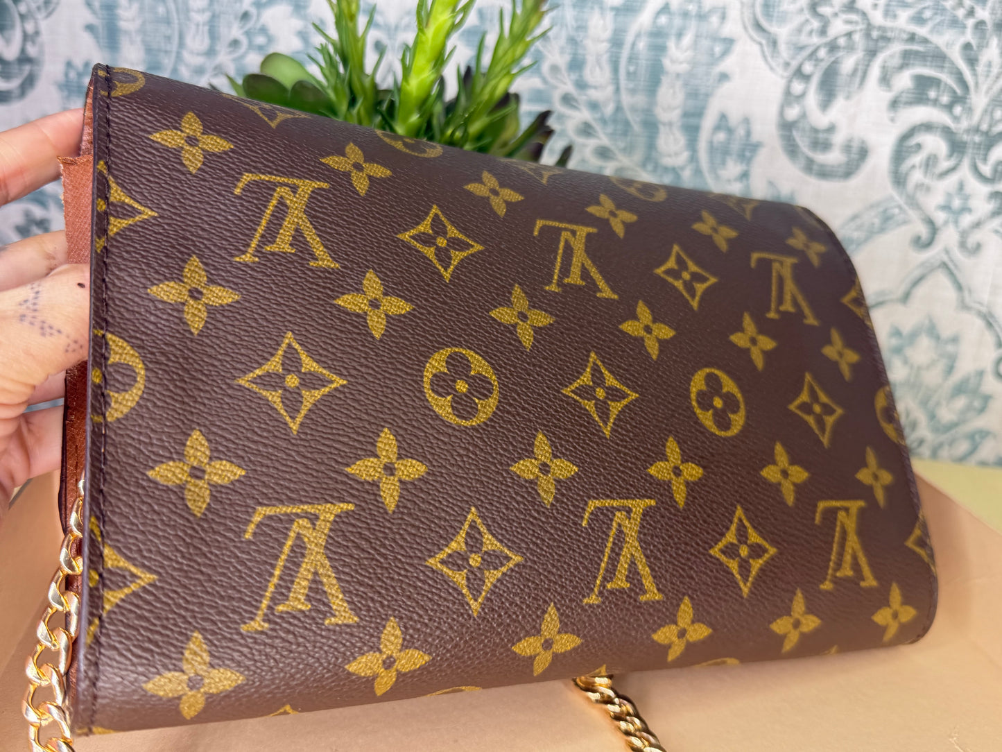 Louis Vuitton Pochette Bordeaux
