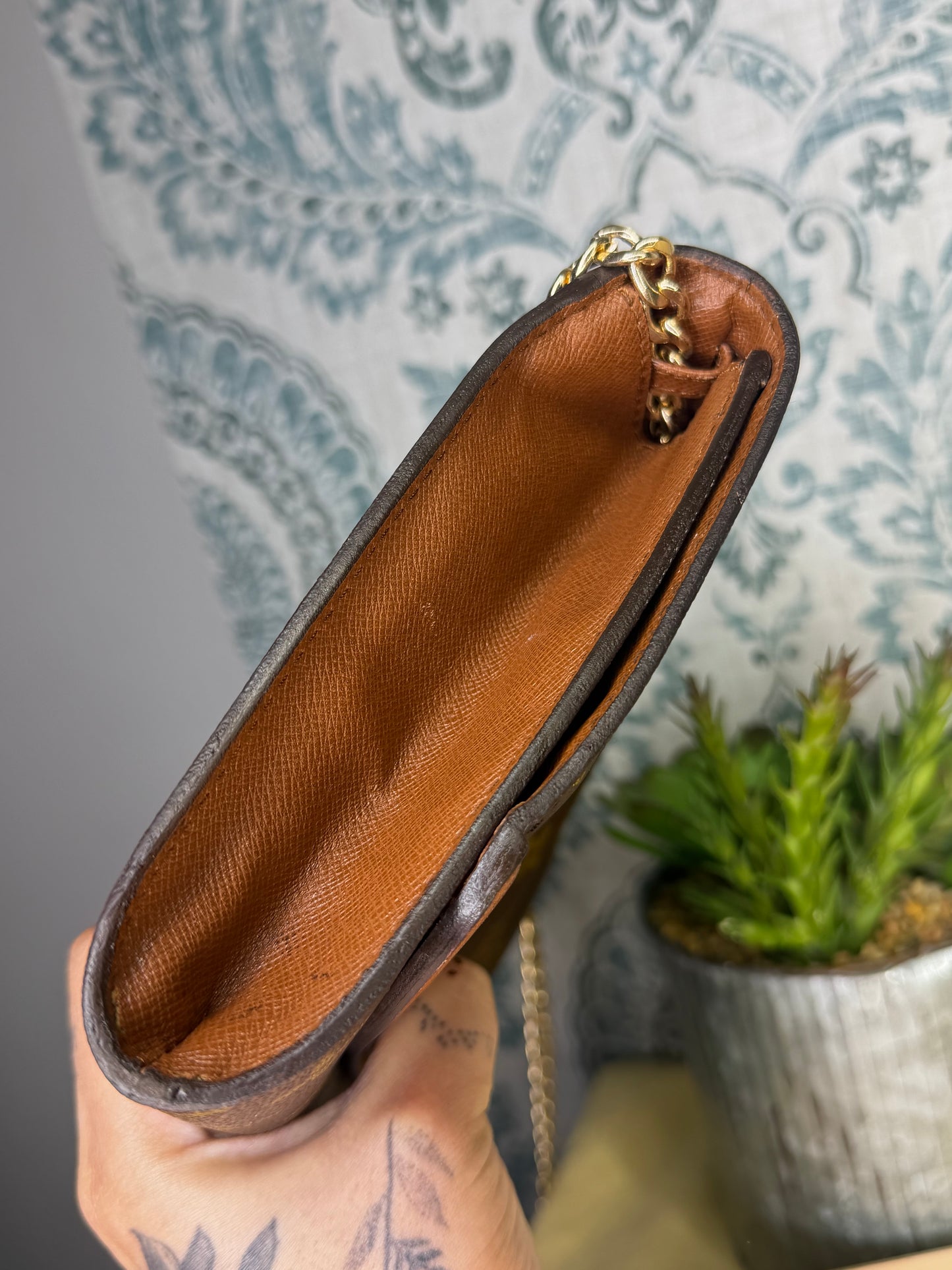 Louis Vuitton Pochette Bordeaux