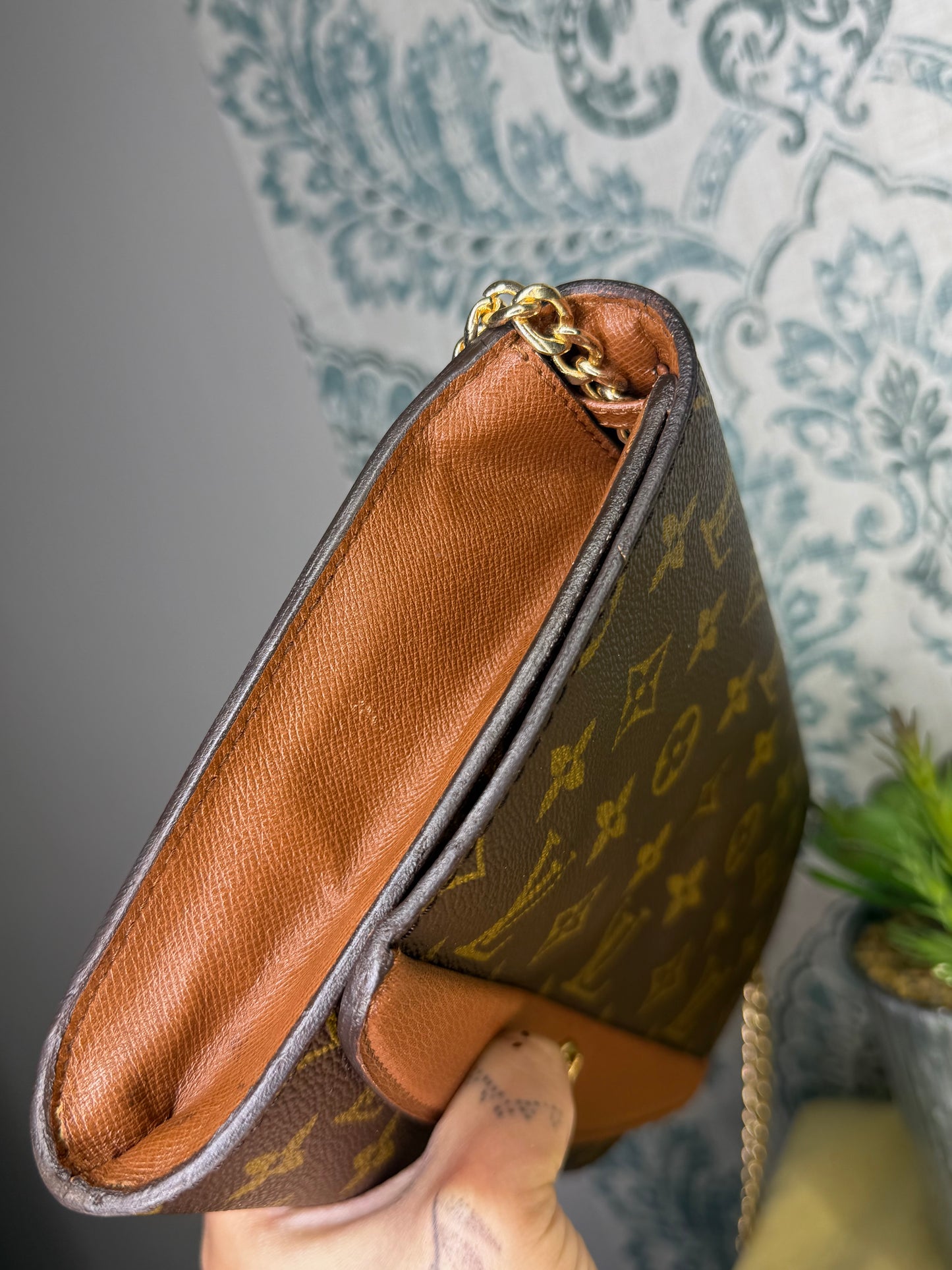 Louis Vuitton Pochette Bordeaux