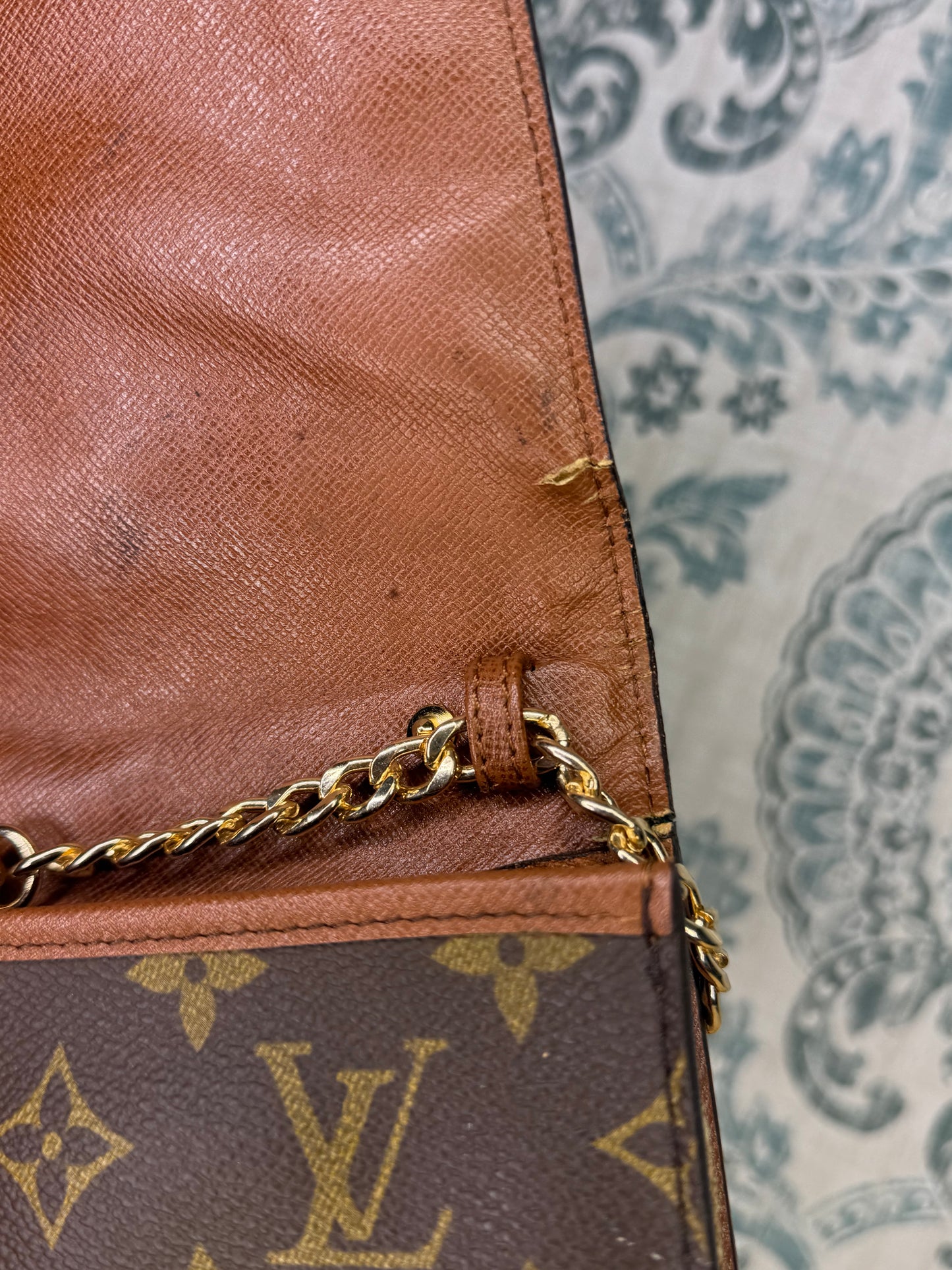 Louis Vuitton Pochette Bordeaux