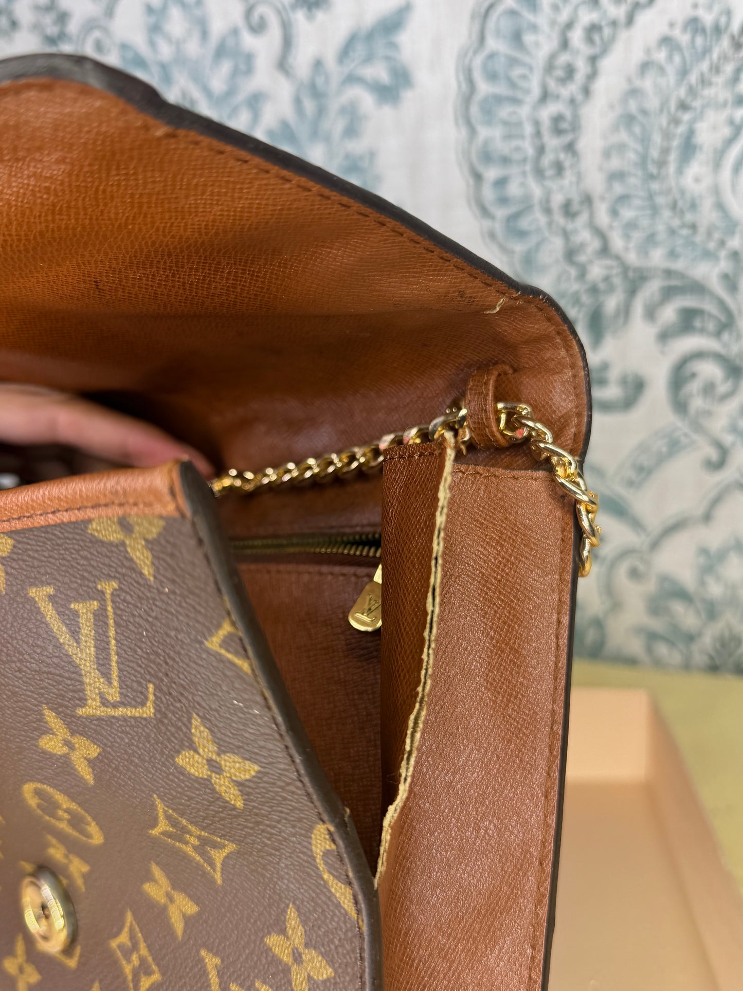 Louis Vuitton Pochette Bordeaux