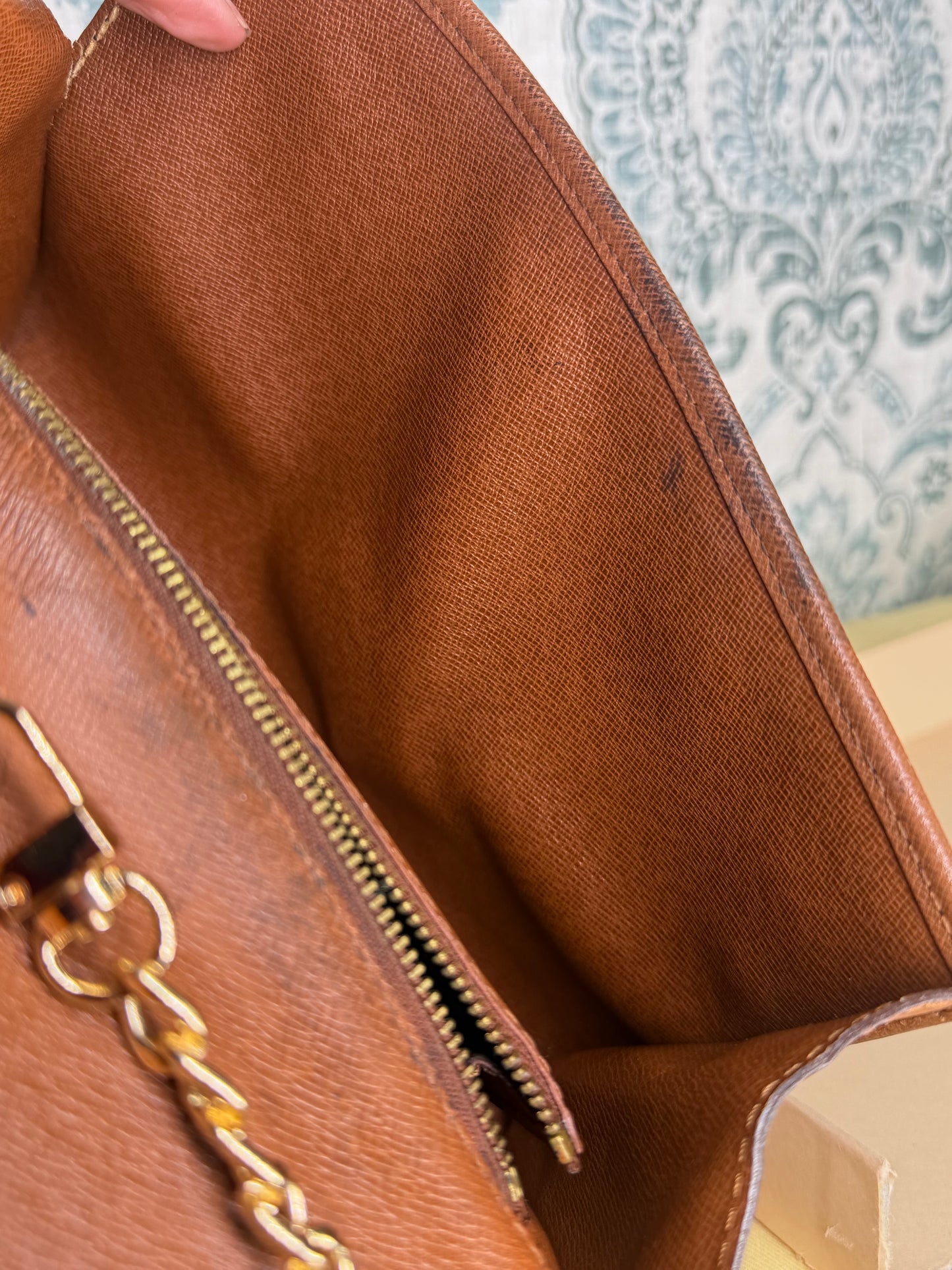 Louis Vuitton Pochette Bordeaux